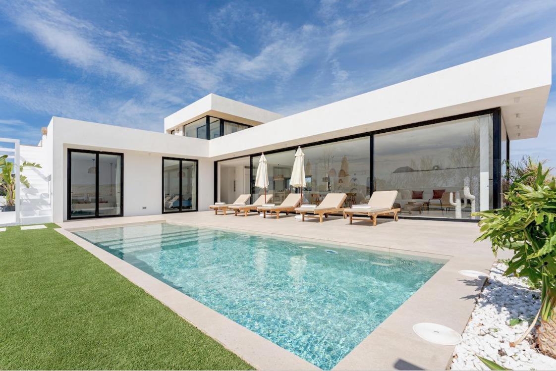 Hotel Villa Calma, vistas a volcanes y atardecer - Image 1