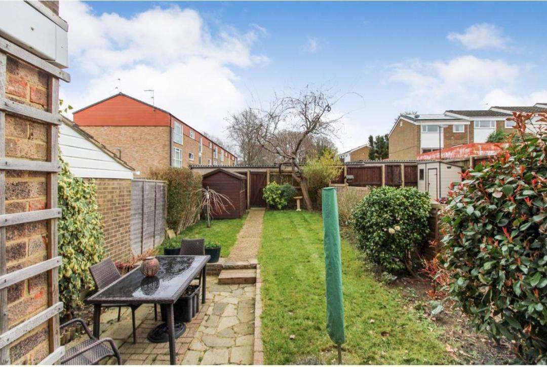 Double Room in Crawley,Gatwick,West Sussex view 2