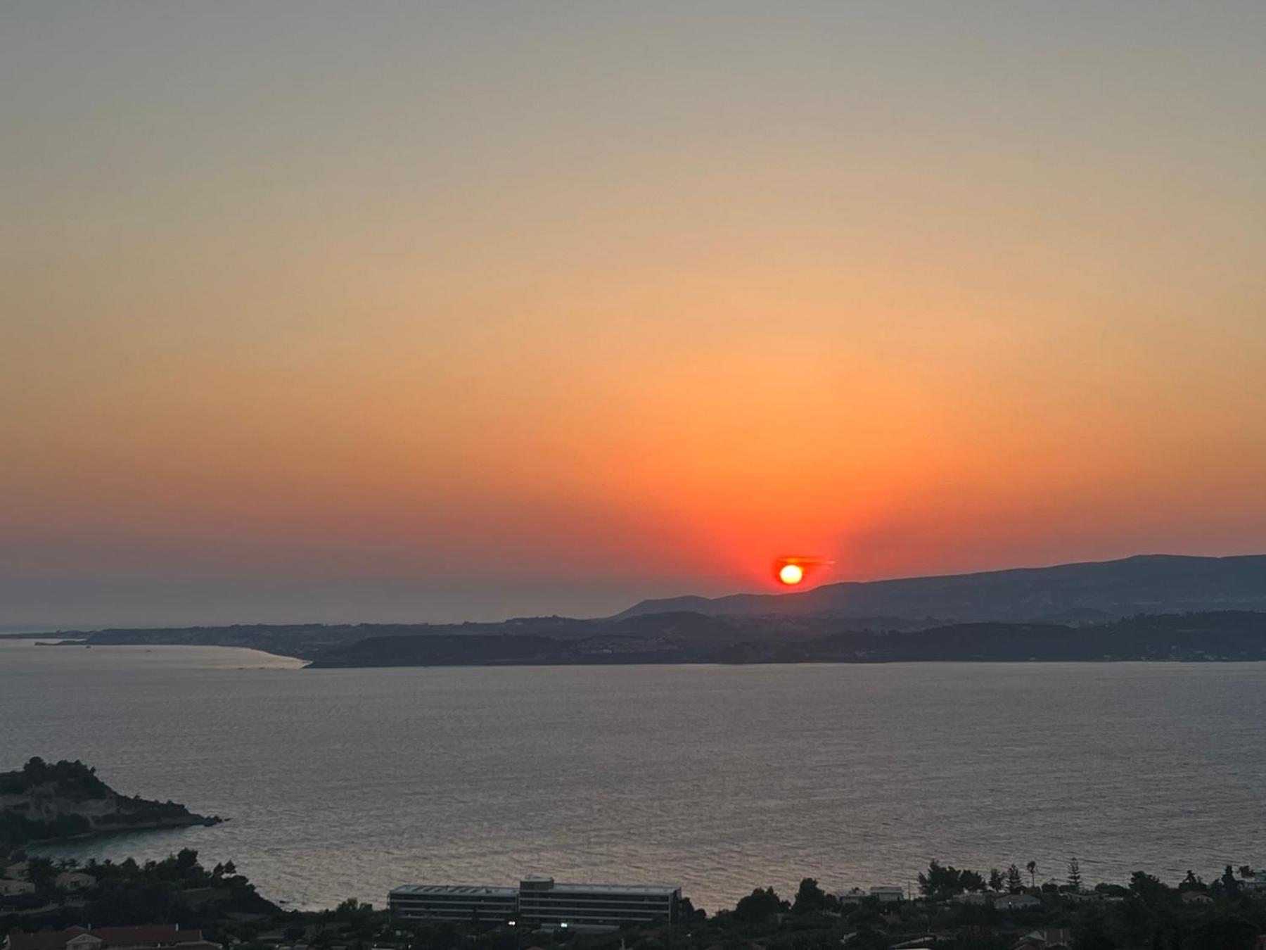 Amazing Sea View Apartment view 4