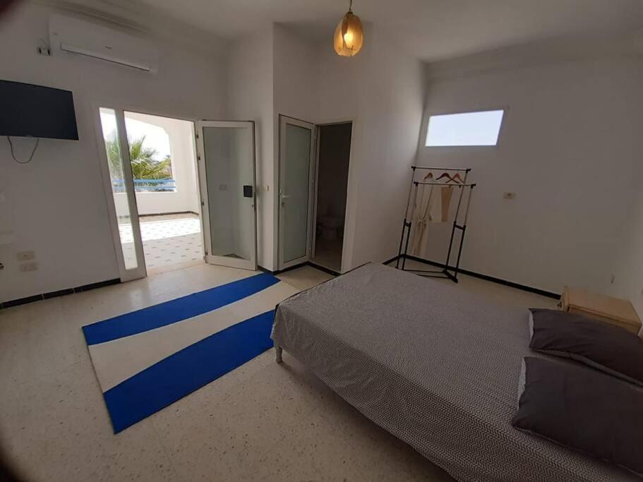 Résidence Mimosas avec piscine et vue de mer view 2