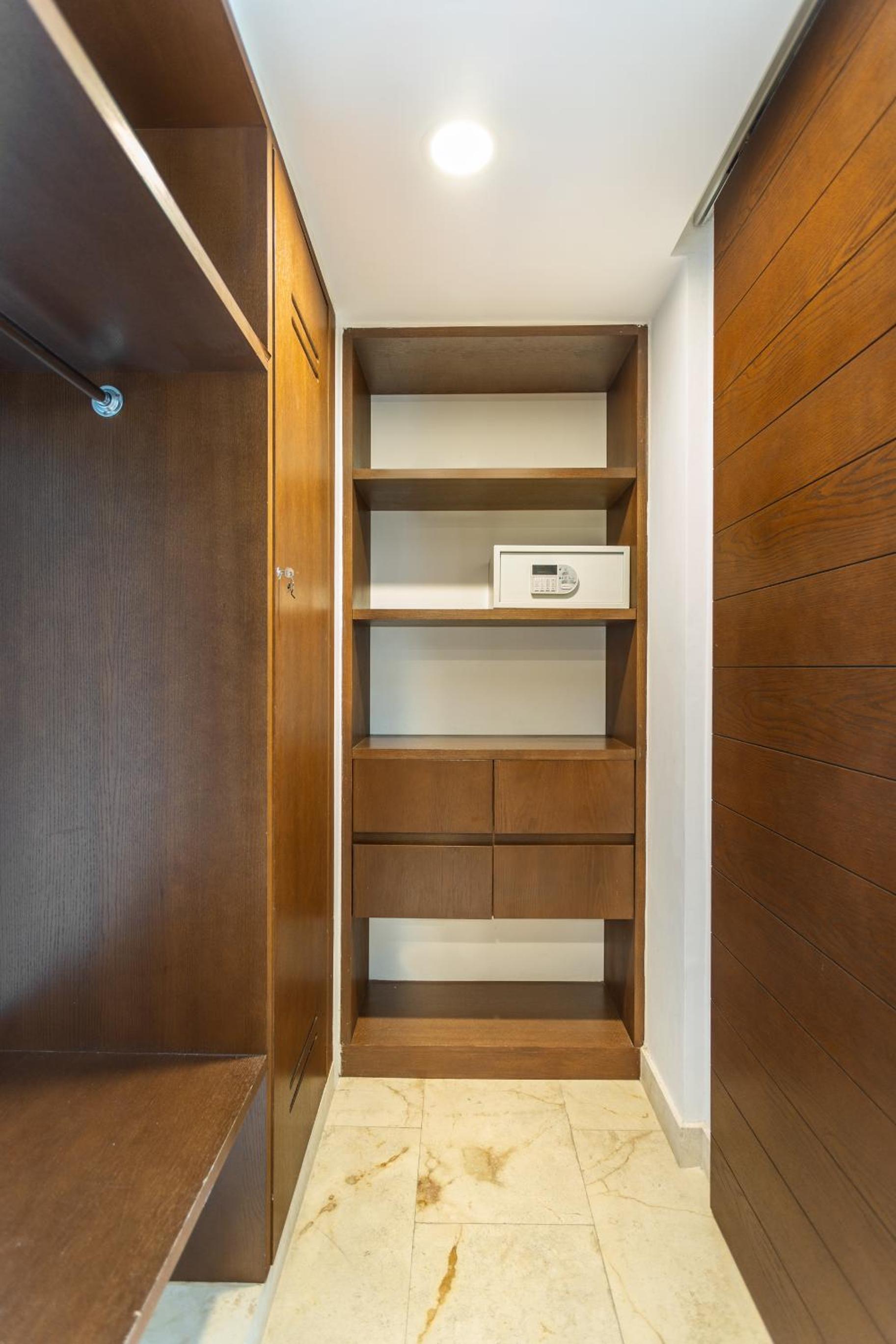 Tourist Luxury Apartment Dowtown view 4