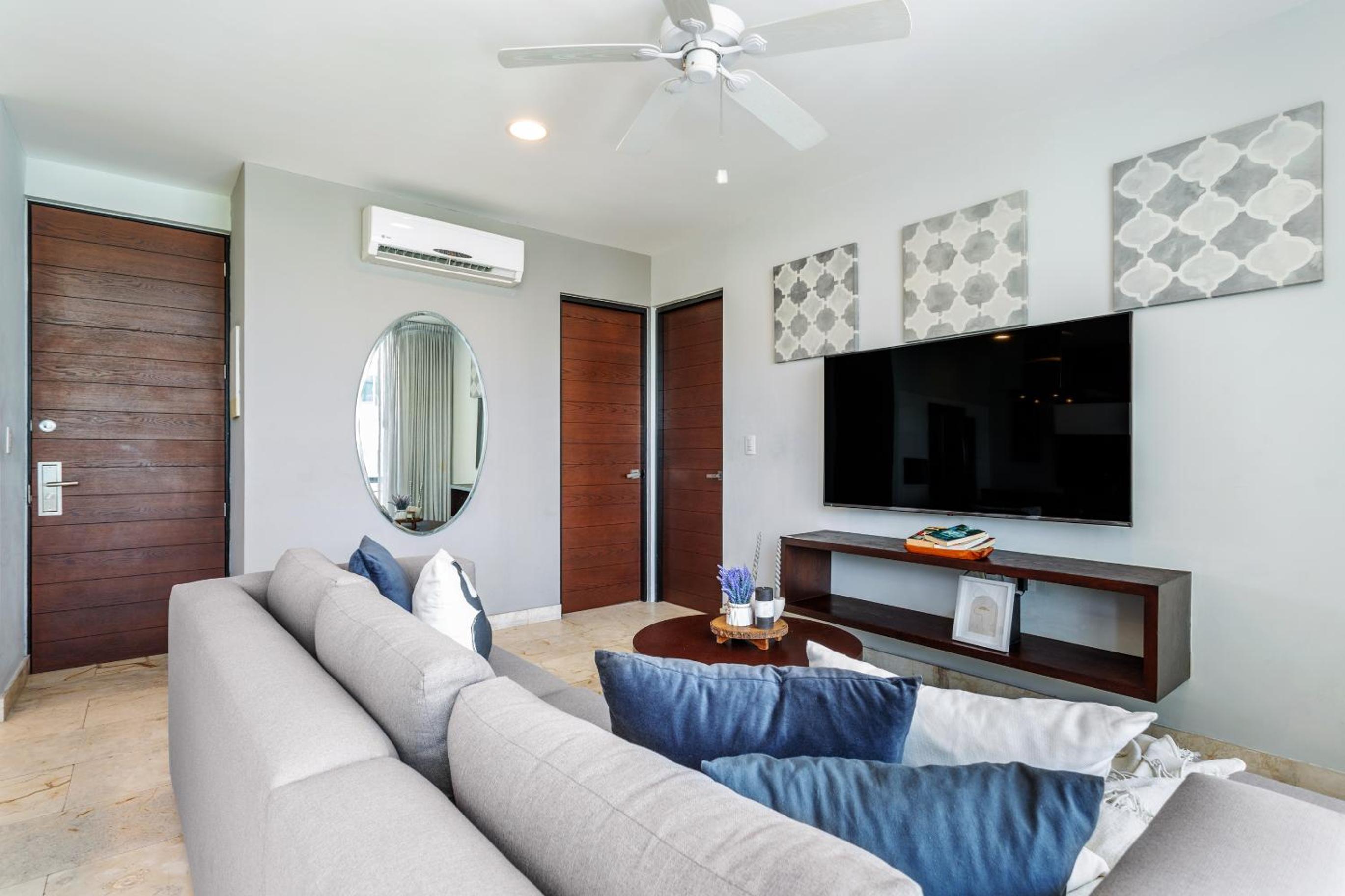 Tourist Luxury Apartment Dowtown view 5