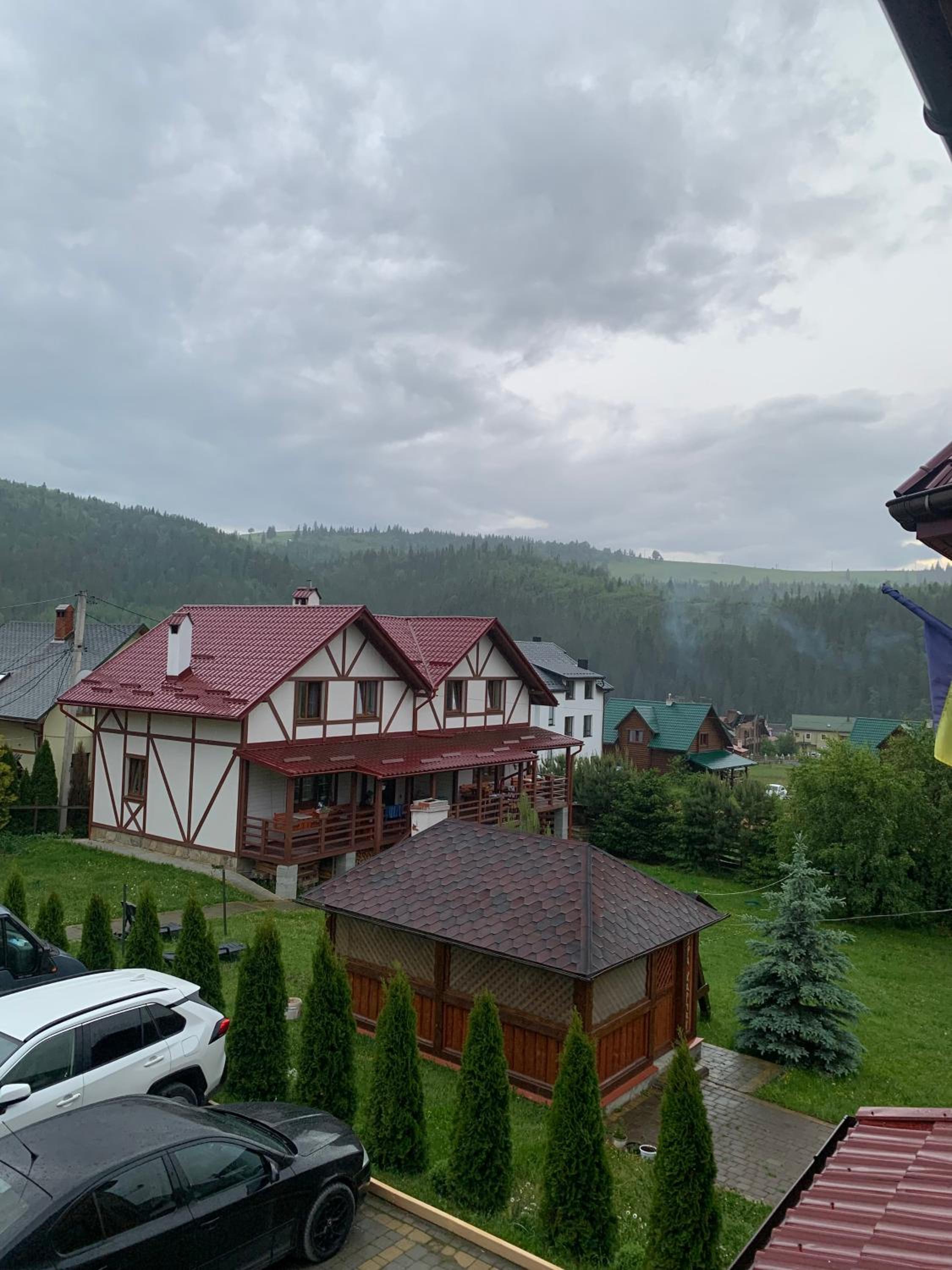 Aura Karpat view 5