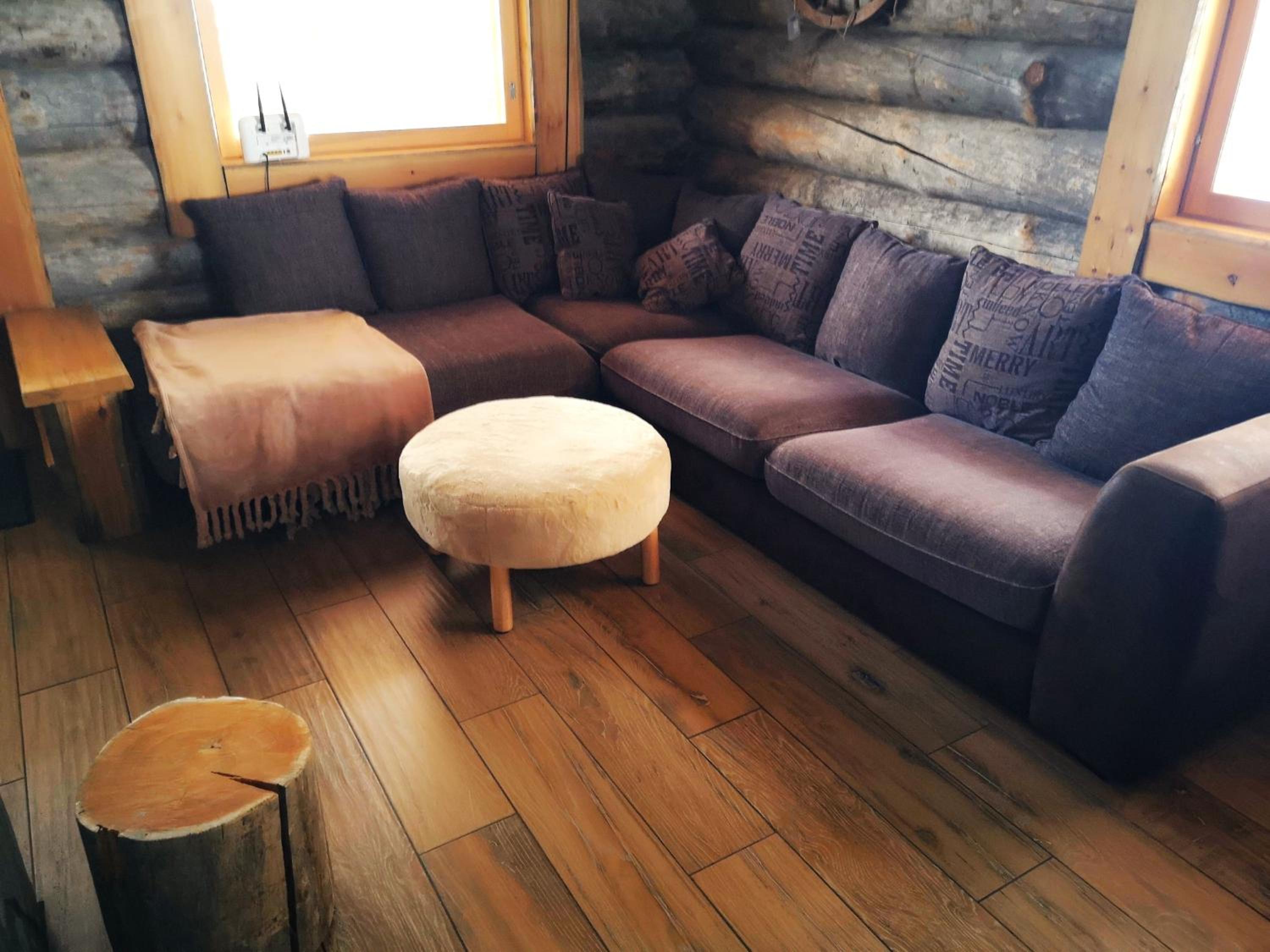 Comfy Cabin Retreat for 8 with Hot Tub & Sauna view 4