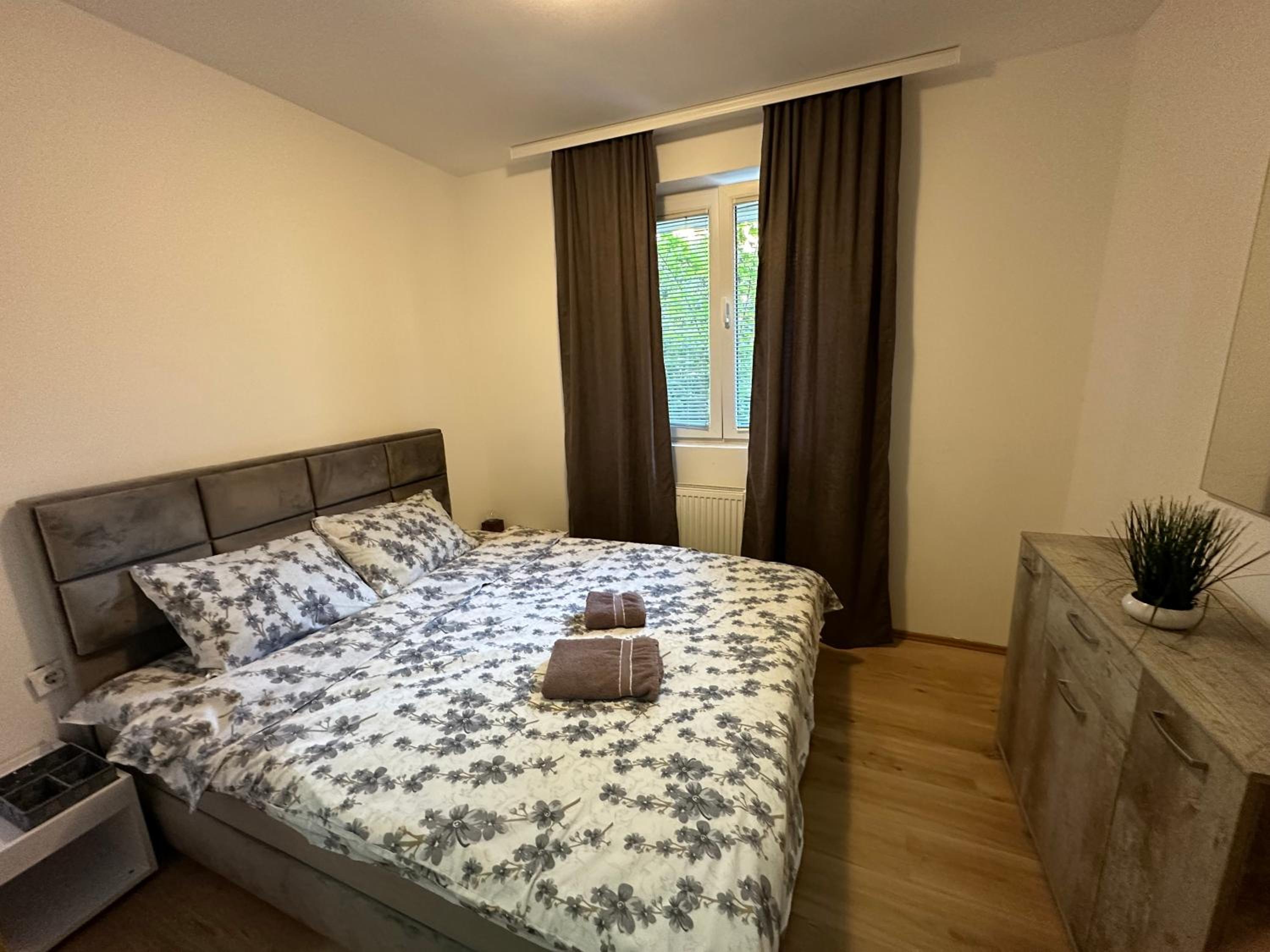 Wolf Street Apartment view 4