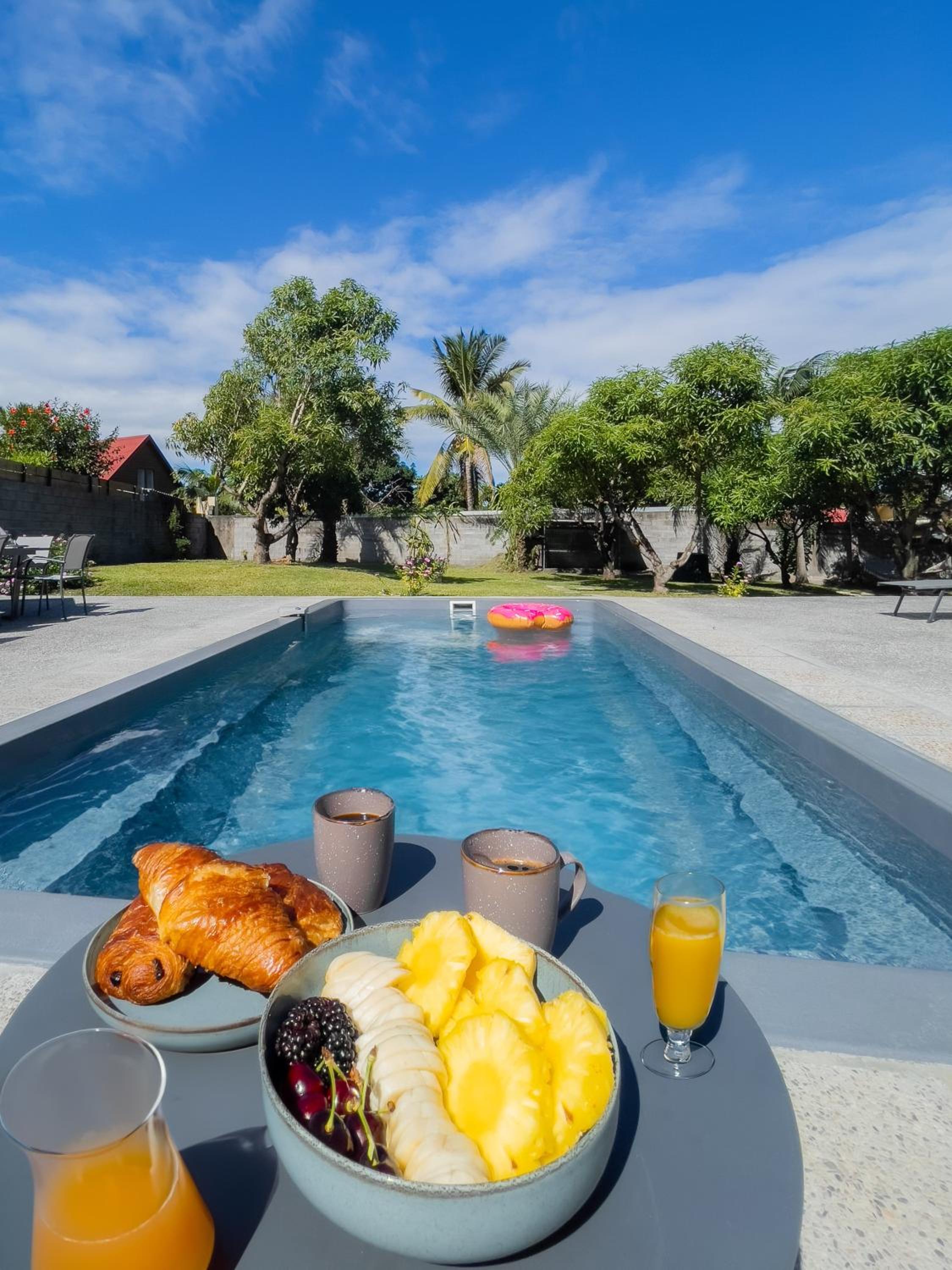 Villa à 15min de St-Pierre avec piscine, bbq, parking view 4