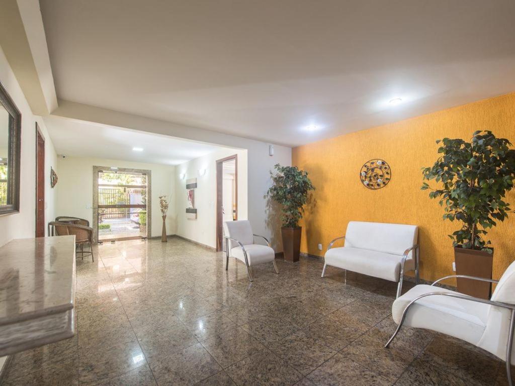 Excelente cobertura duplex a 2 quadras da Praia do Forte com 4 quartos