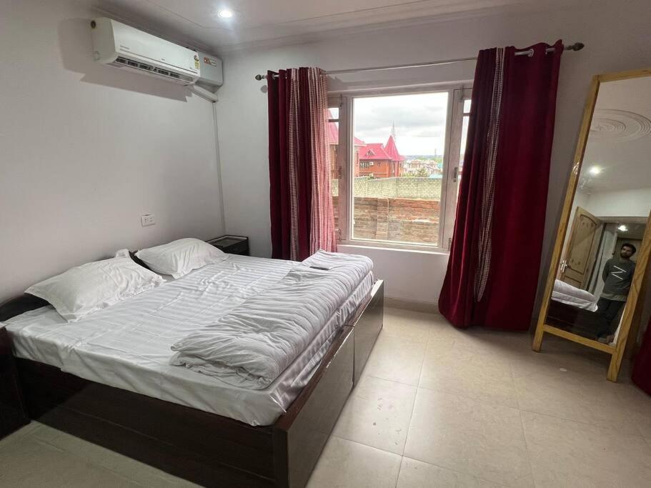 Moajjaza stays 2Bhk