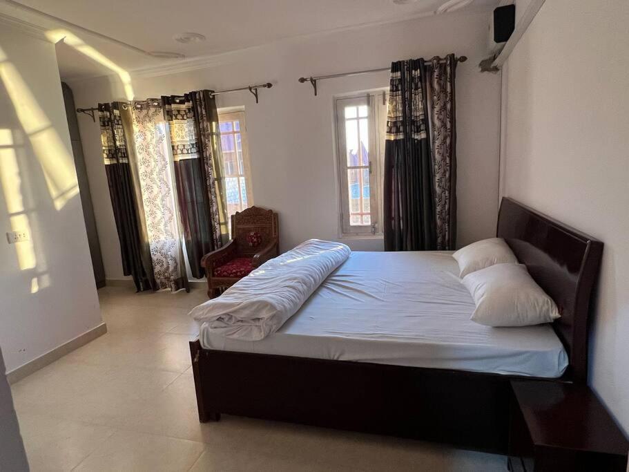 Moajjaza stays 2Bhk