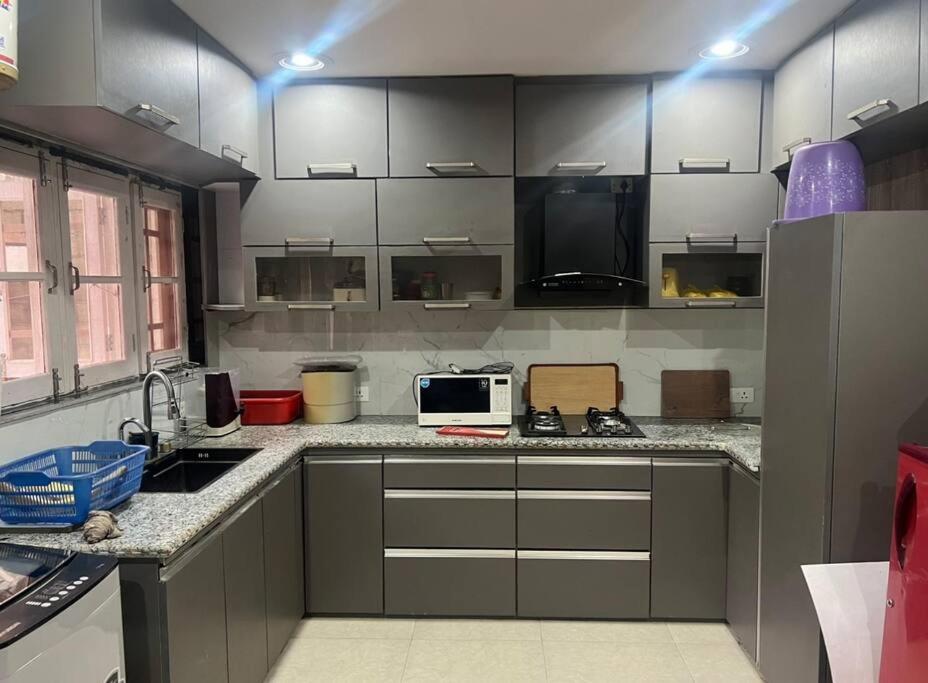 Moajjaza stays 2Bhk