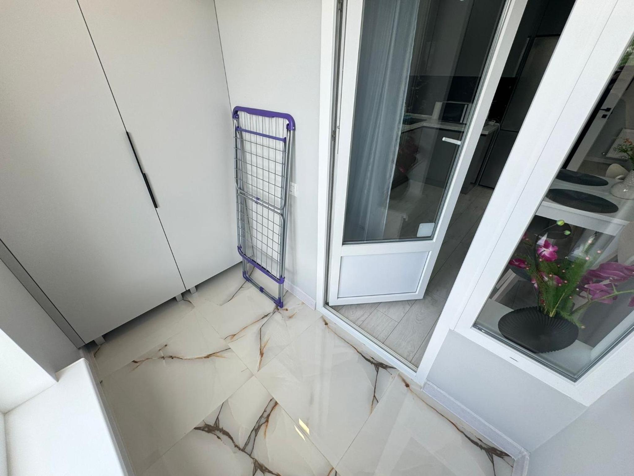Modern Apartment near Airport view 5