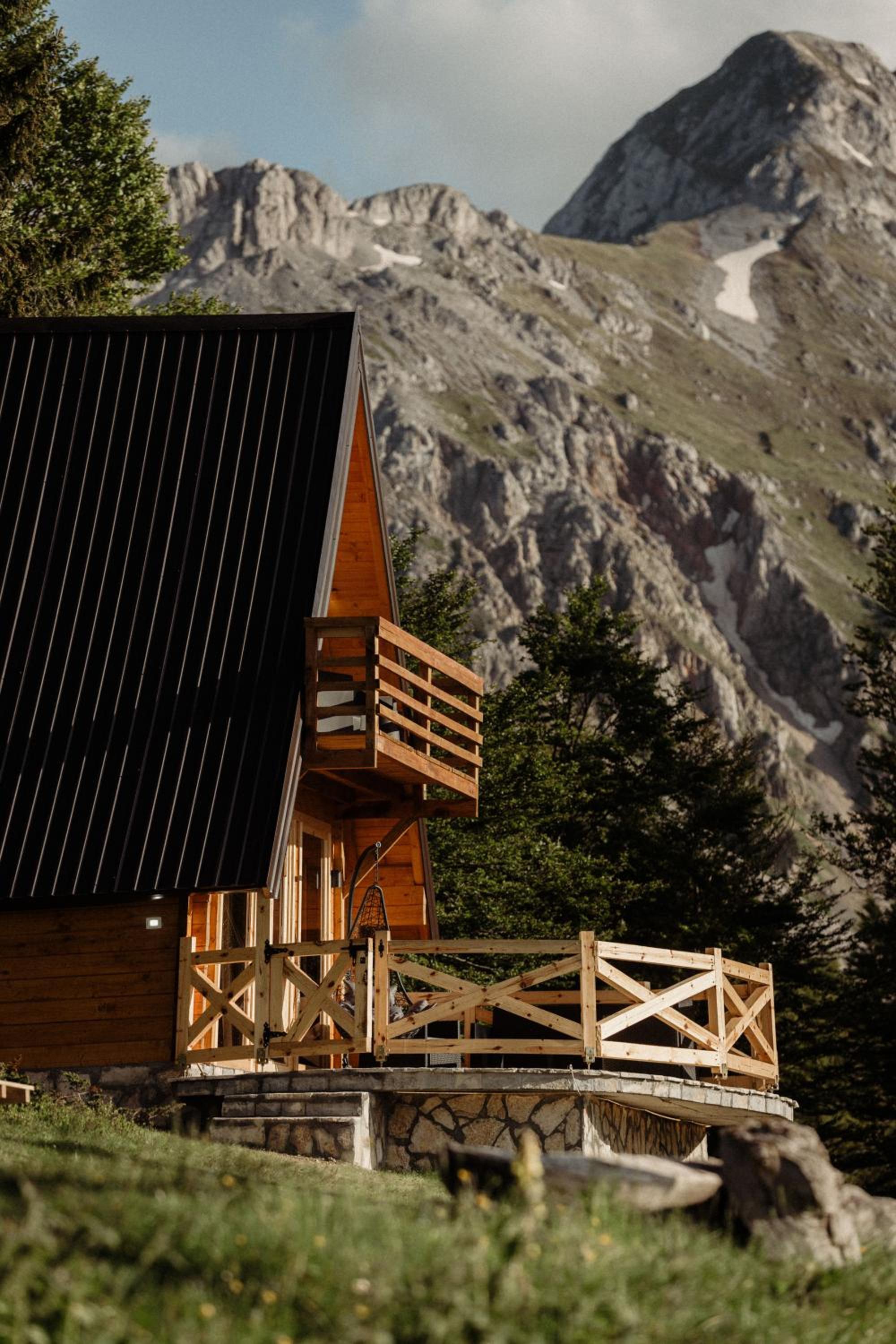 Mountain House Komovi-Radunovic DE LUX view 2