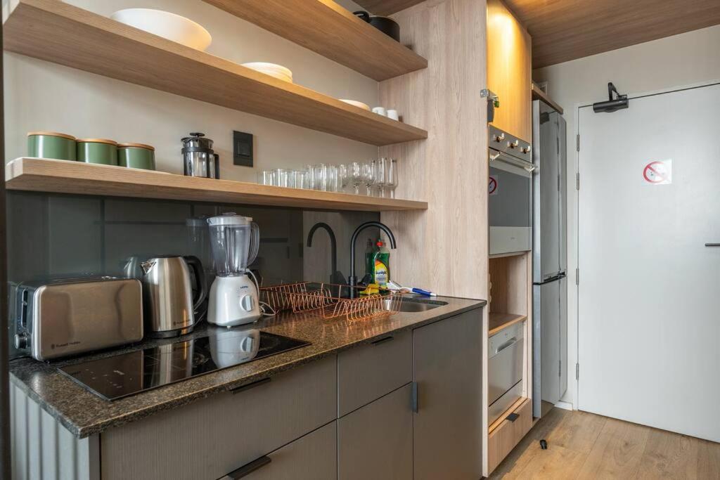Luxury Studio Apartment - CoWorking - City Views view 2