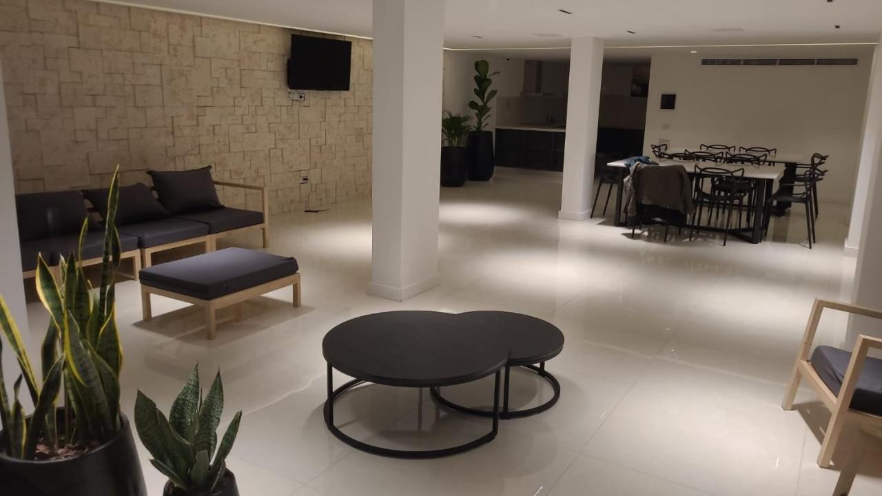Dreamt brand new apartment, Soñado mono-ambiente nuevo