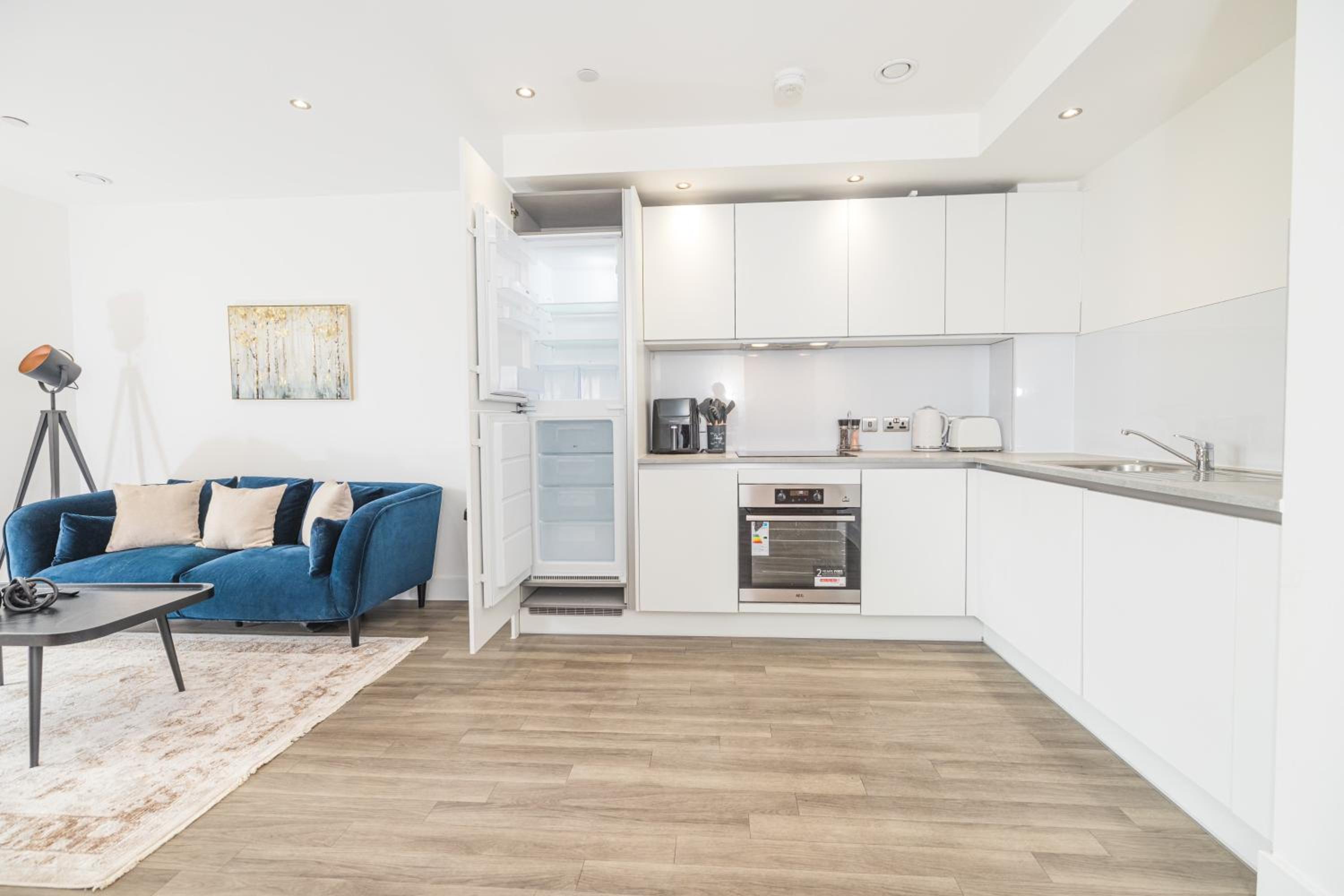 City Escape - Royal Wharf