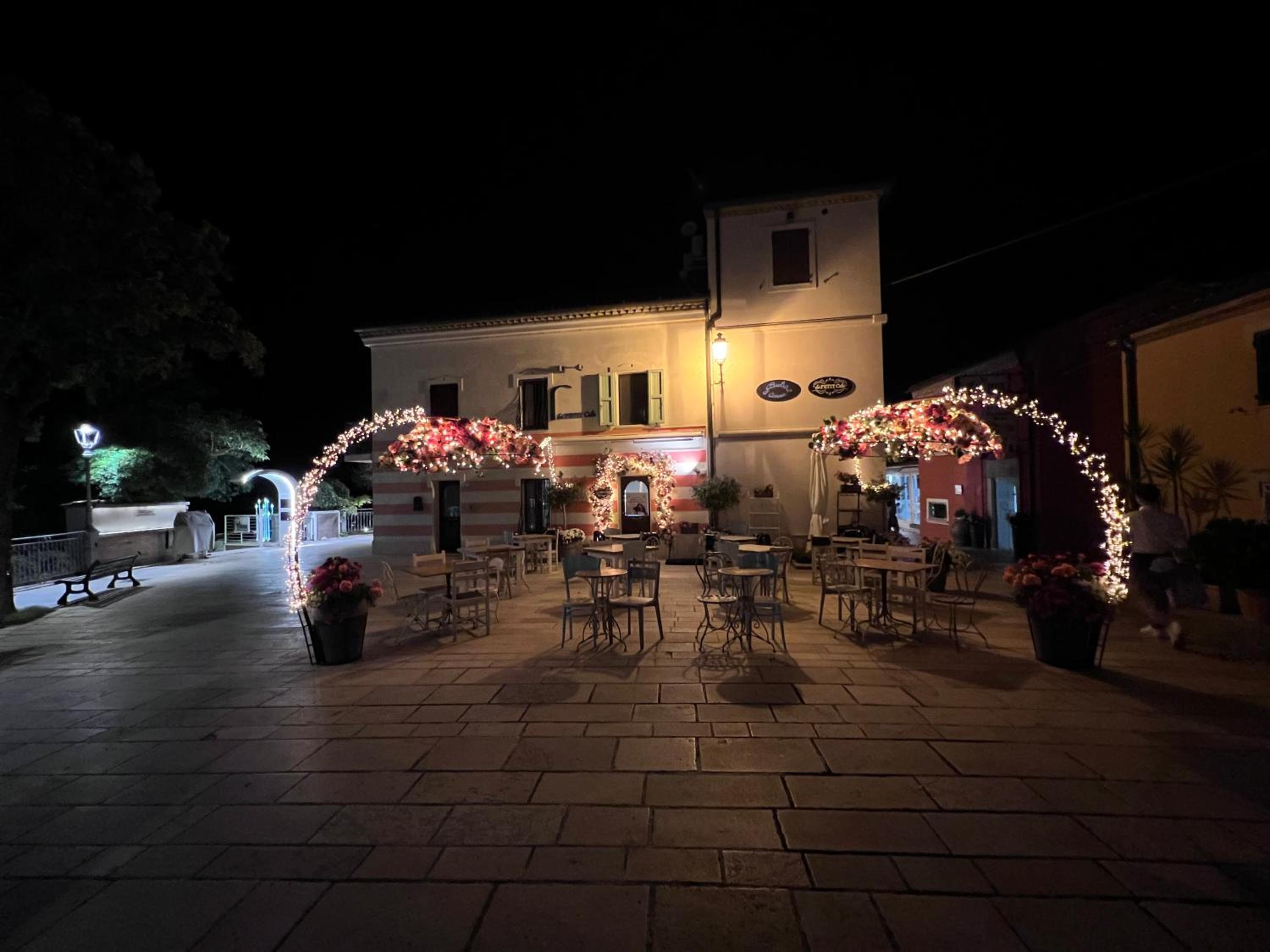Casa Antia, nuovo bilocale con giardino in Residence con piscina