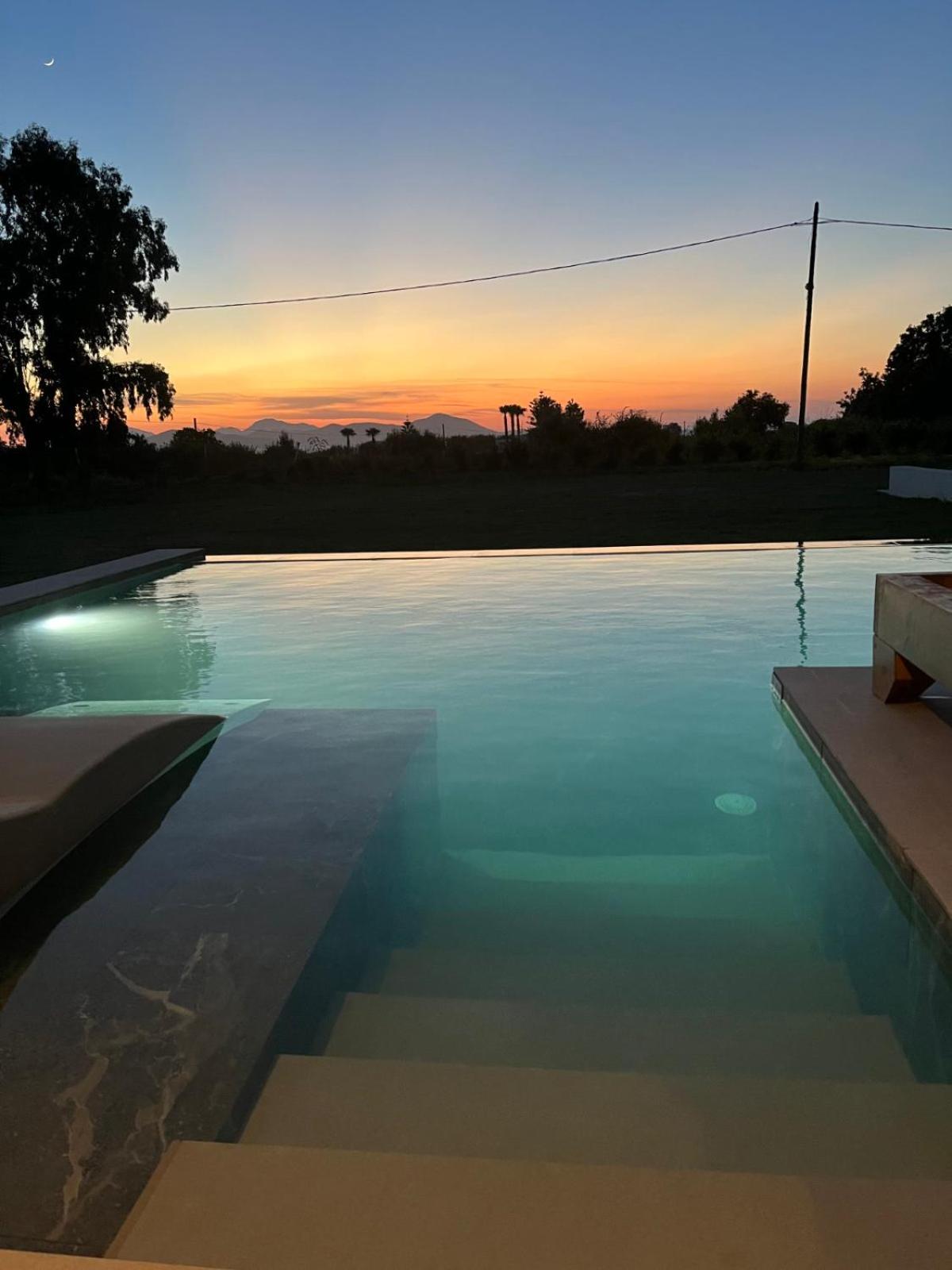 Aphrodite Luxury Suites, Private Heated Pool & Jacuzzi -Romantic Escape for Couples photo 4