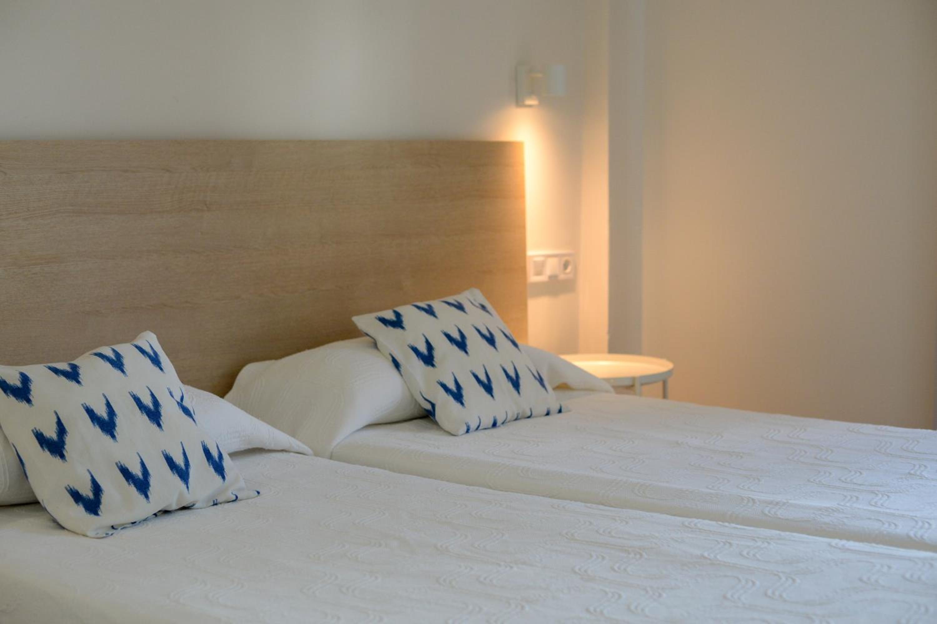 Hotel Hostal Jakiton - Image 1