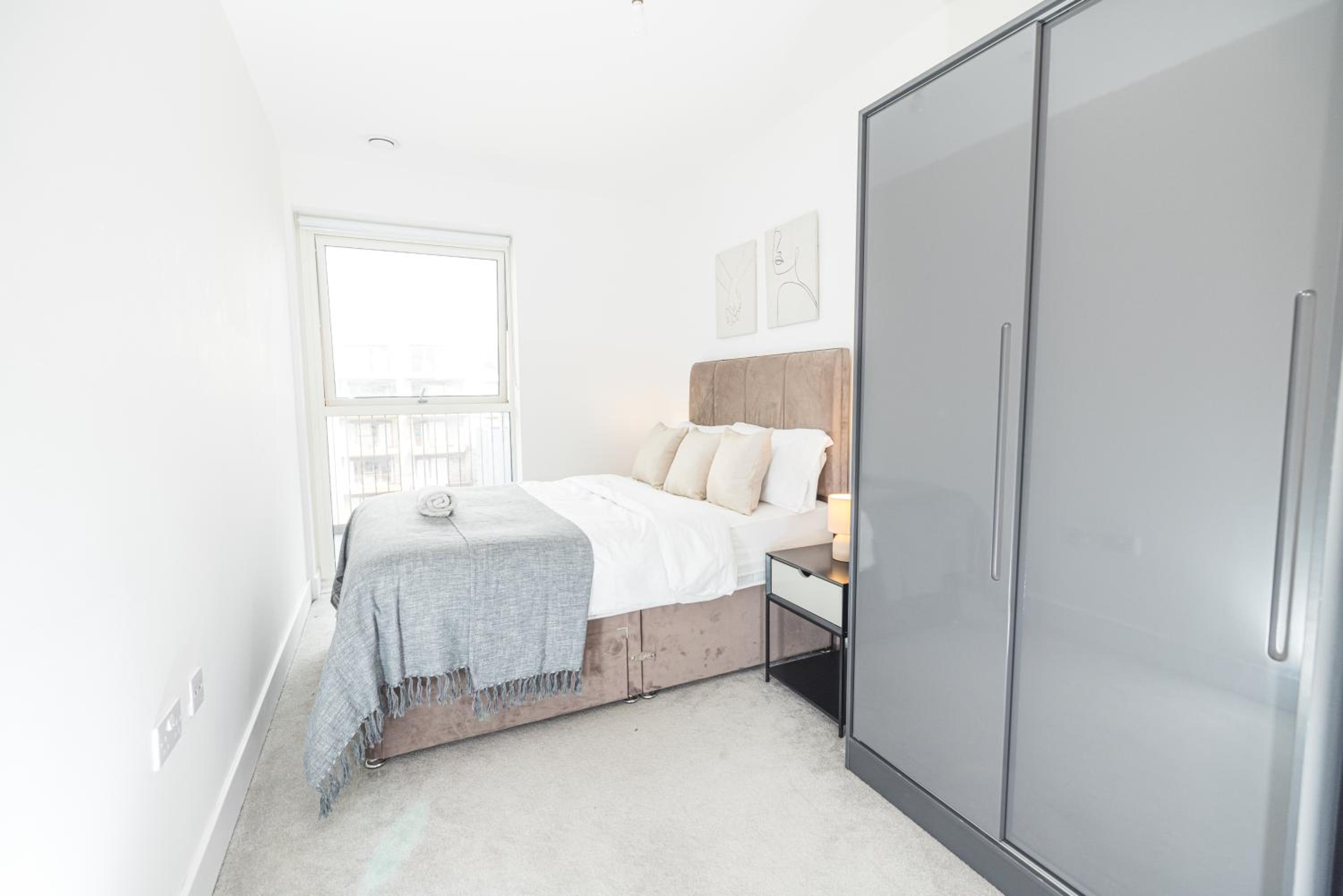 City Escape - Royal Wharf