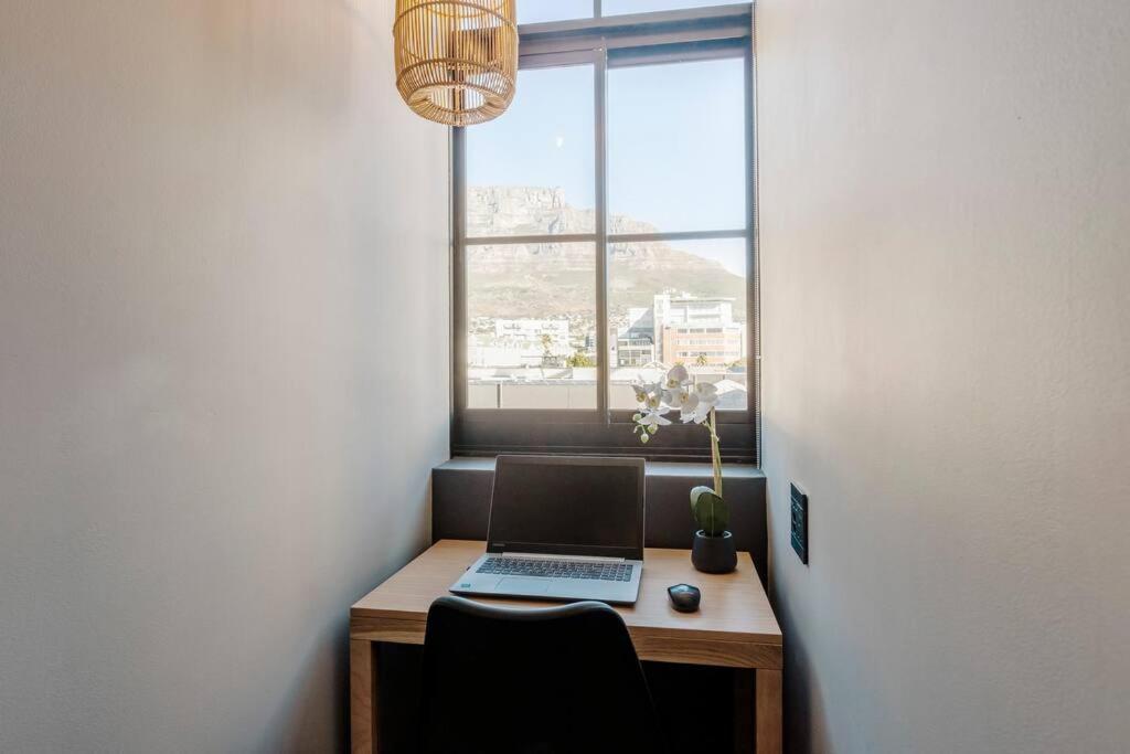 Trendy Studio in CT - CoWorking - City Views view 5