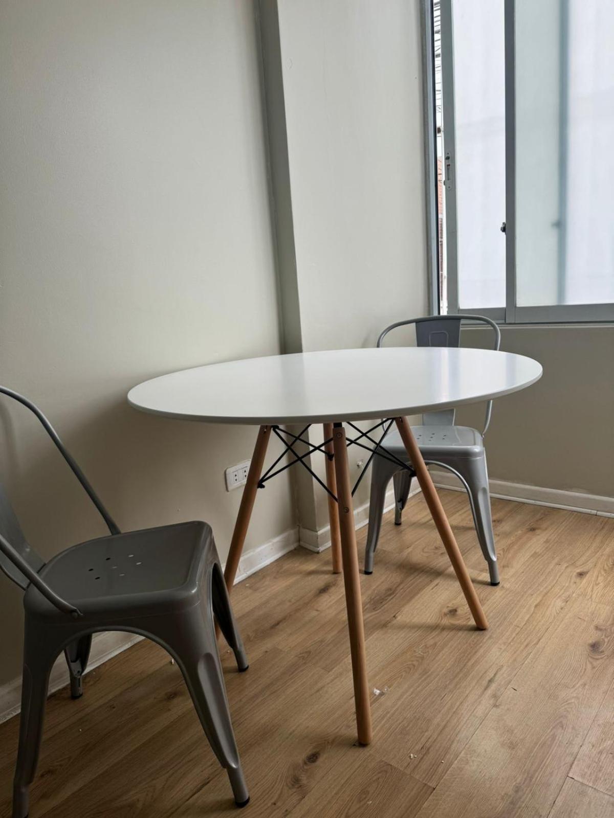 Mini Apartamento 1 habitación hasta 3 huéspedes en 2do piso vista calle