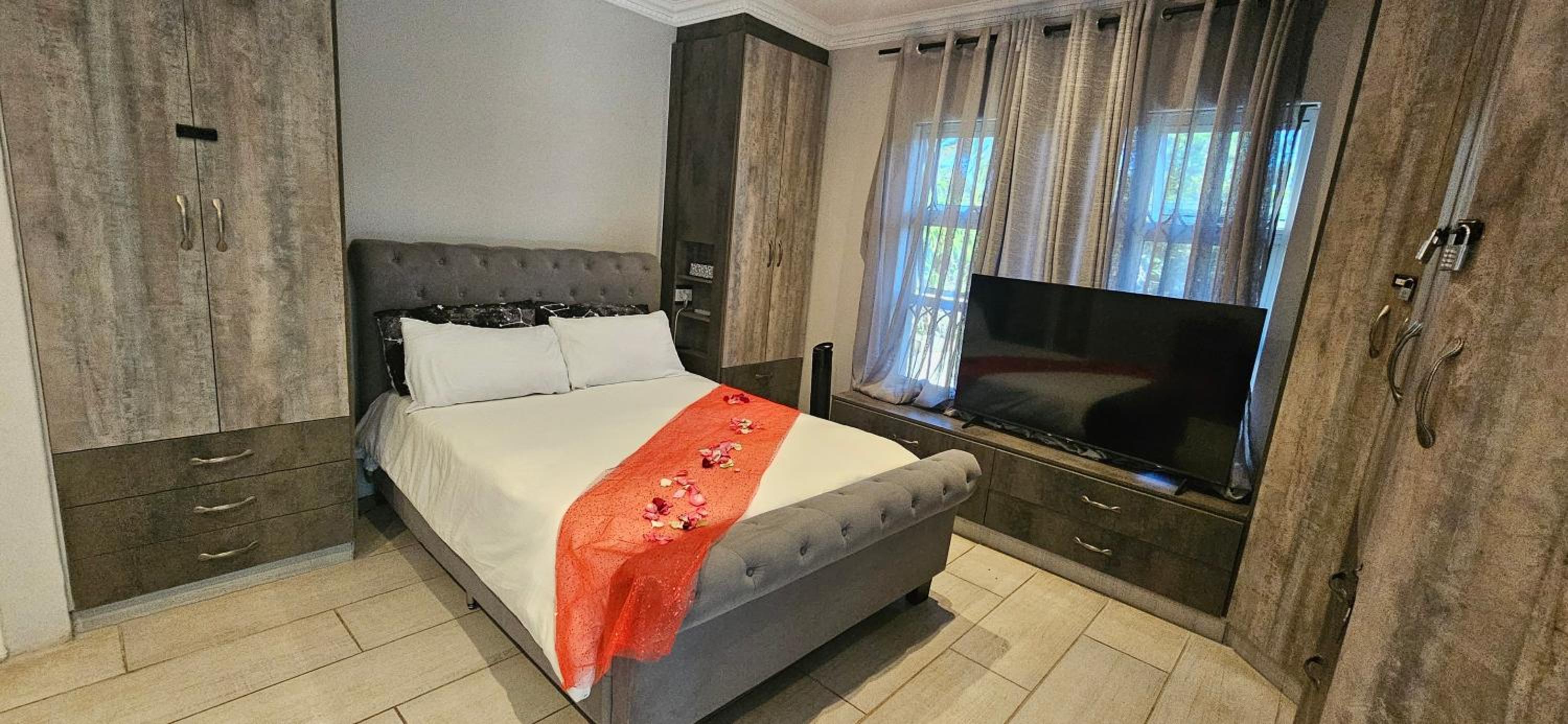 Large home for Ethikweni Events view 5