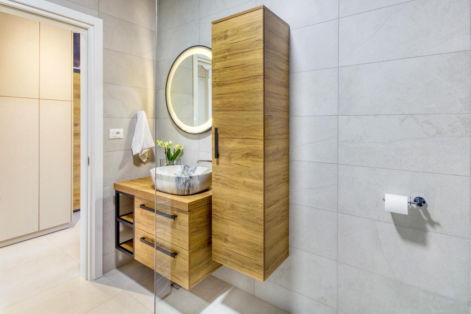 Lux Oliva Apartment with whirlpool and FREE parking view 5