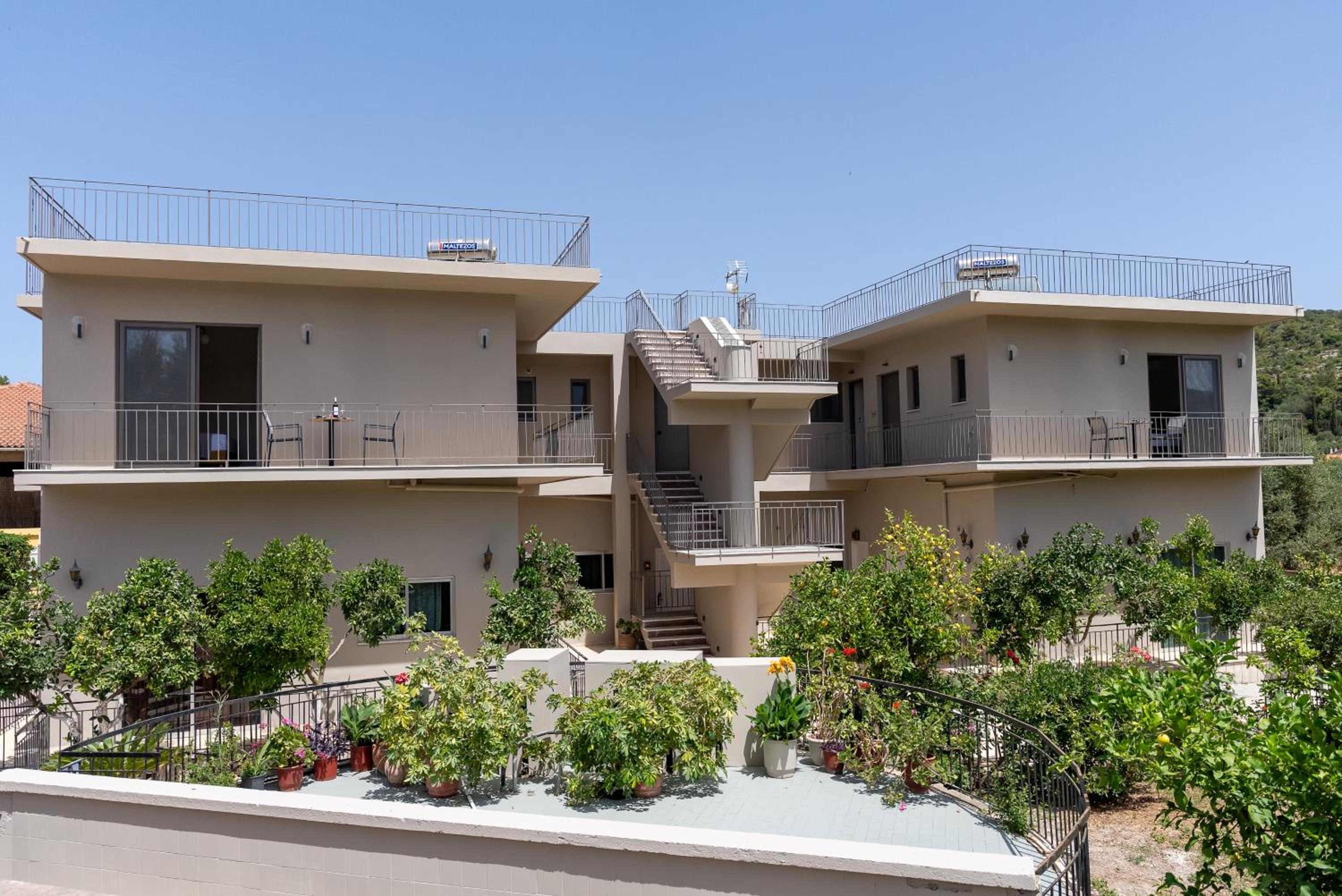 Hotel ITHACA Residence - Image 1