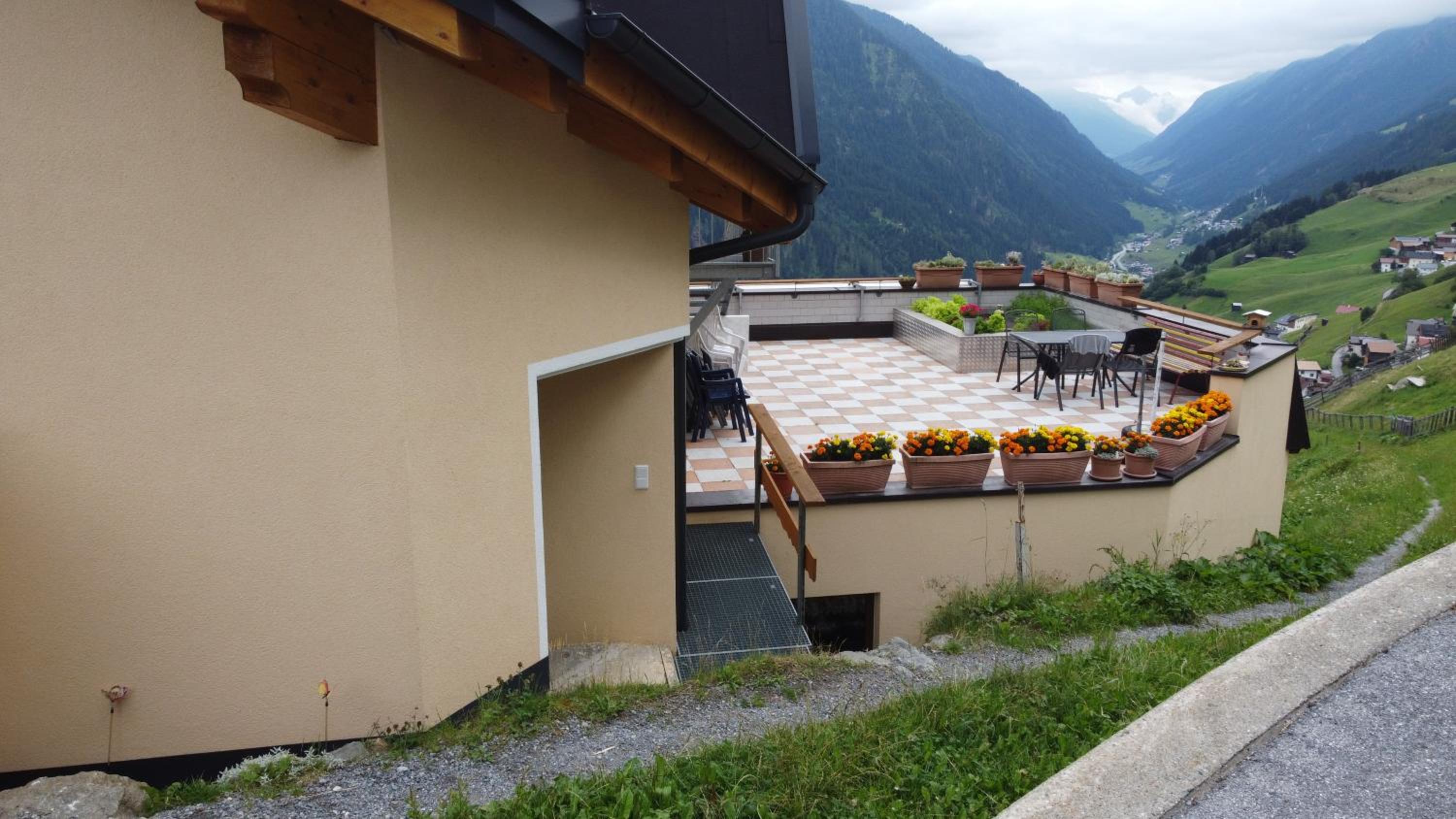 Ferienhaus Bergblick Kappl, nur 17 Minuten vom Skigebiet Ischgl entfernt