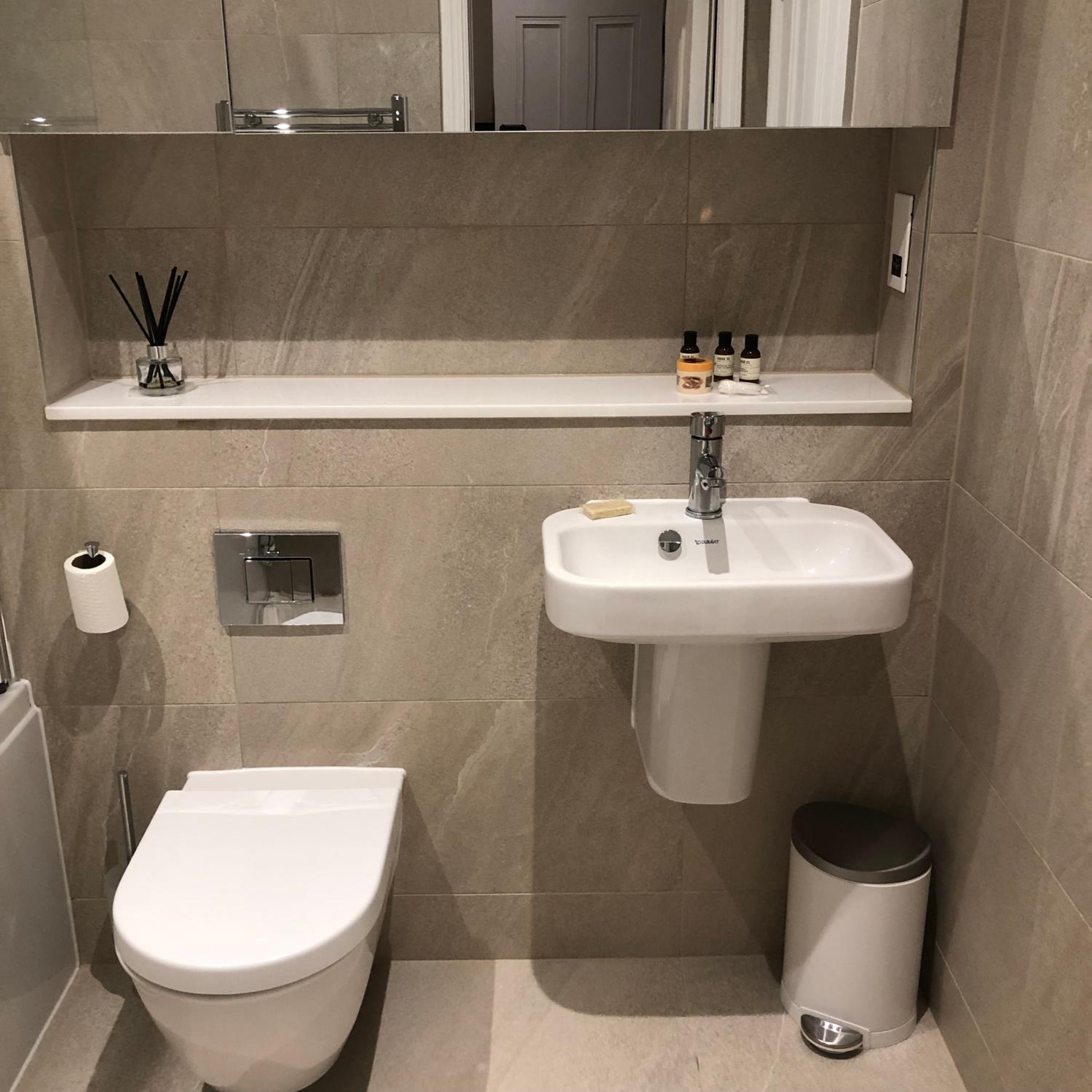 Homestay SW6 Near Central London! A Plus Double Bed and Private Bath