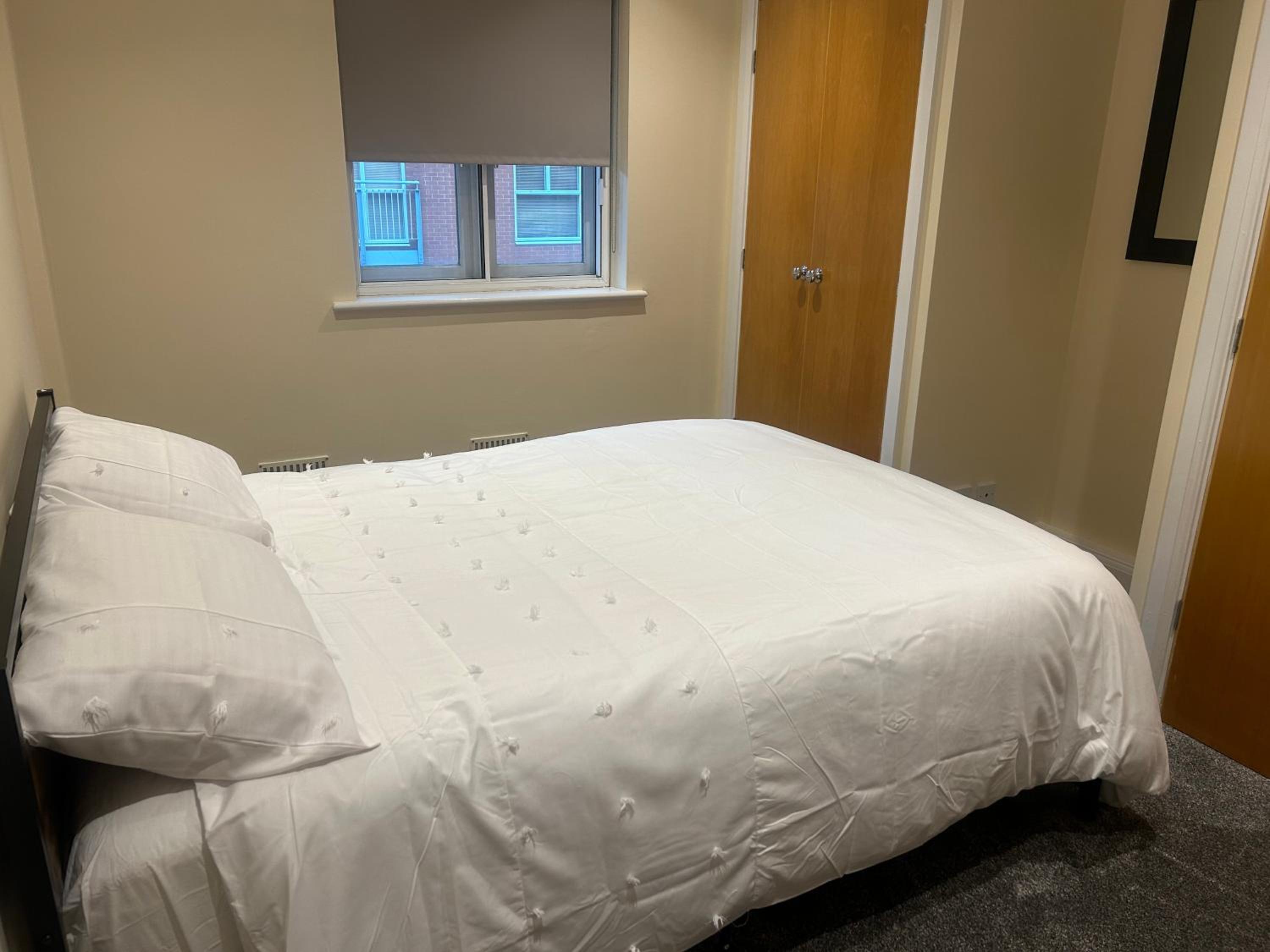 Luxury Green 2 Bed City Centre Apartment close to Mailbox,Bullring, Broad Street for Leisure and Families view 5