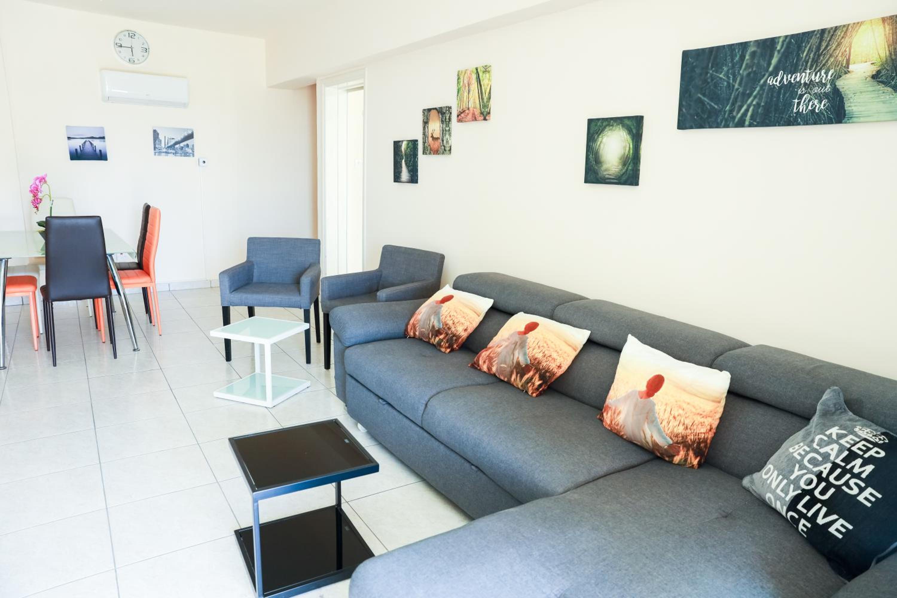 Mackenzie Flat 101