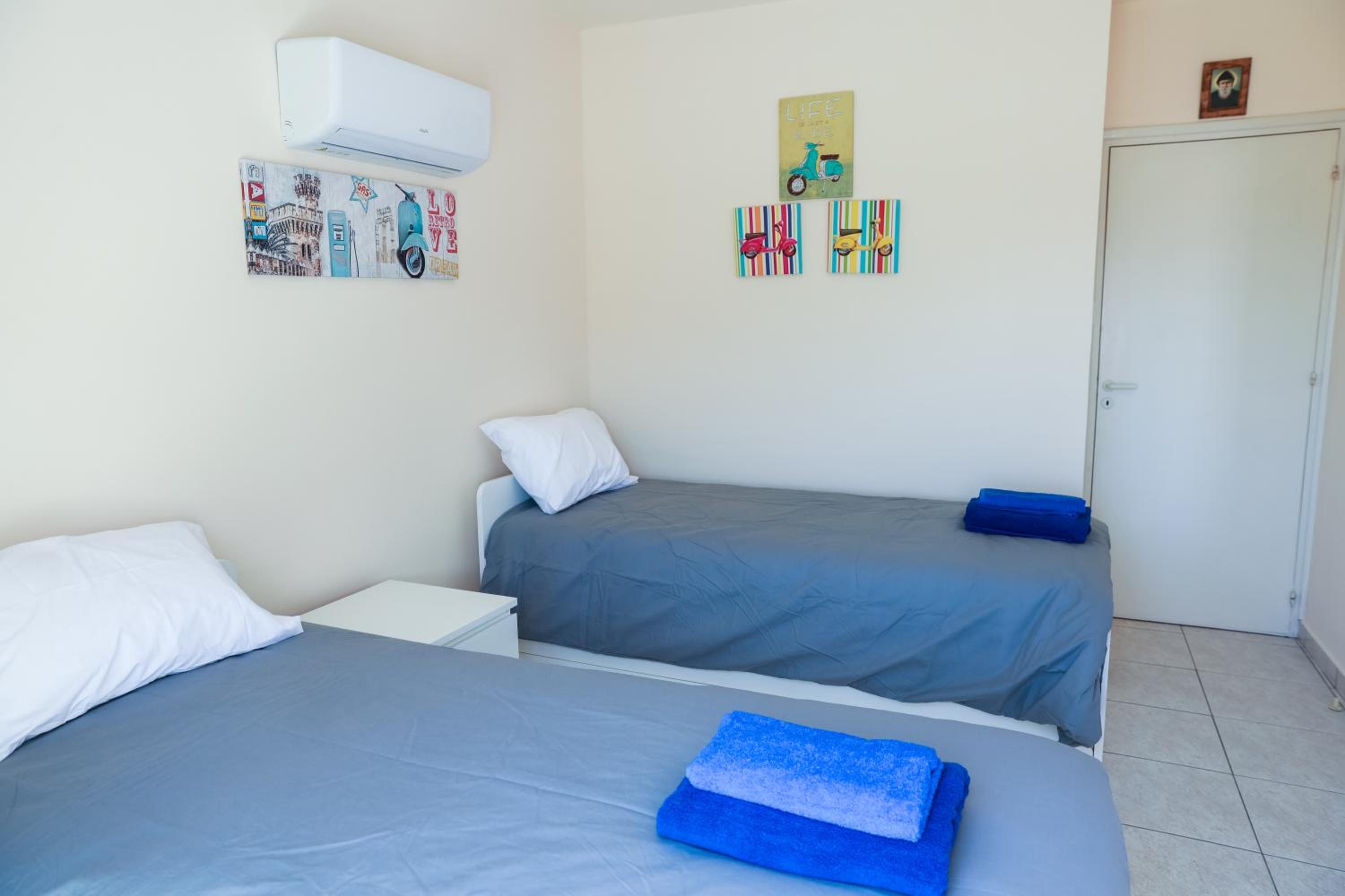 Mackenzie Flat 101