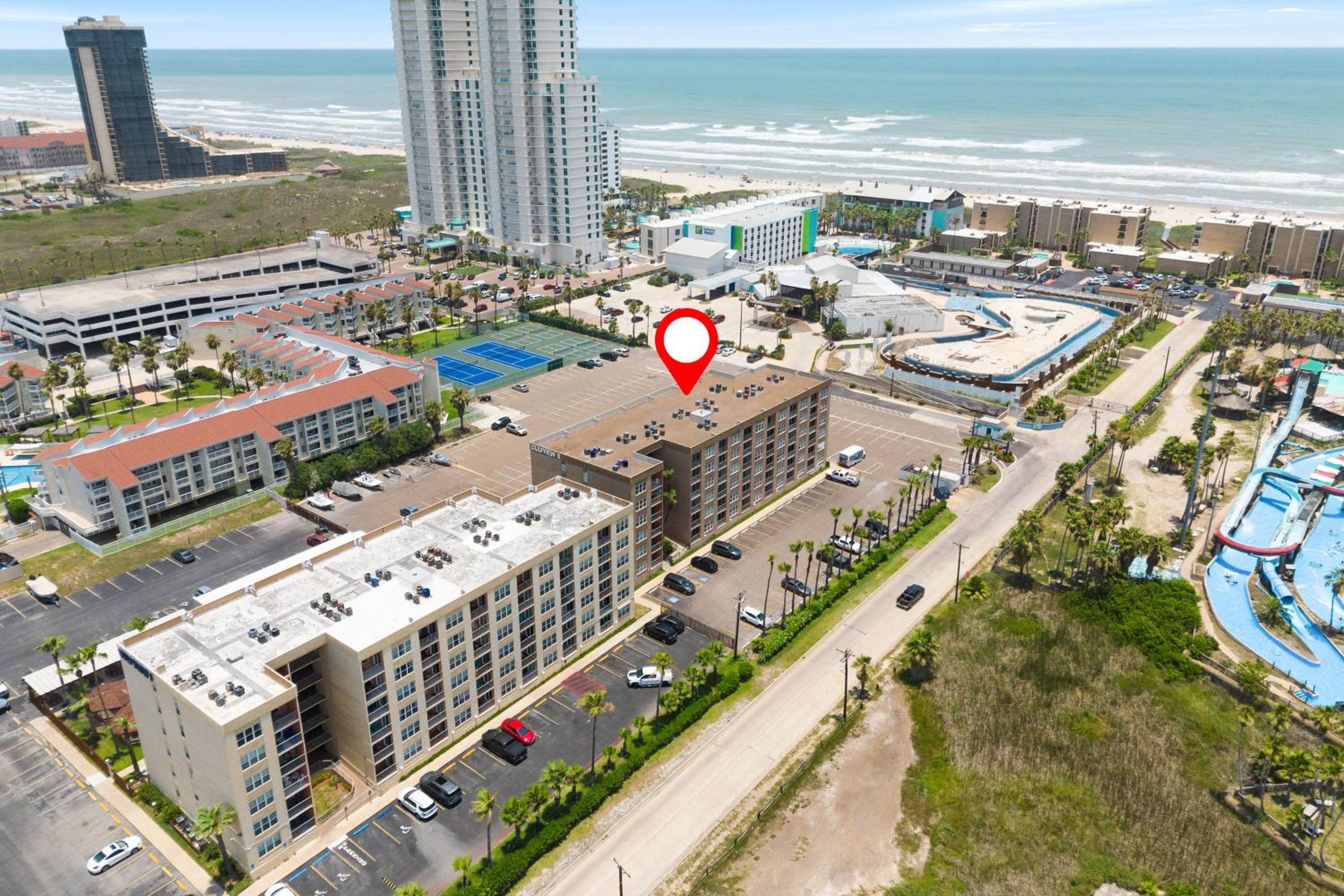 Hotel 1 Bedroom Studio Near Beach w Pool & Amenities - Image 1