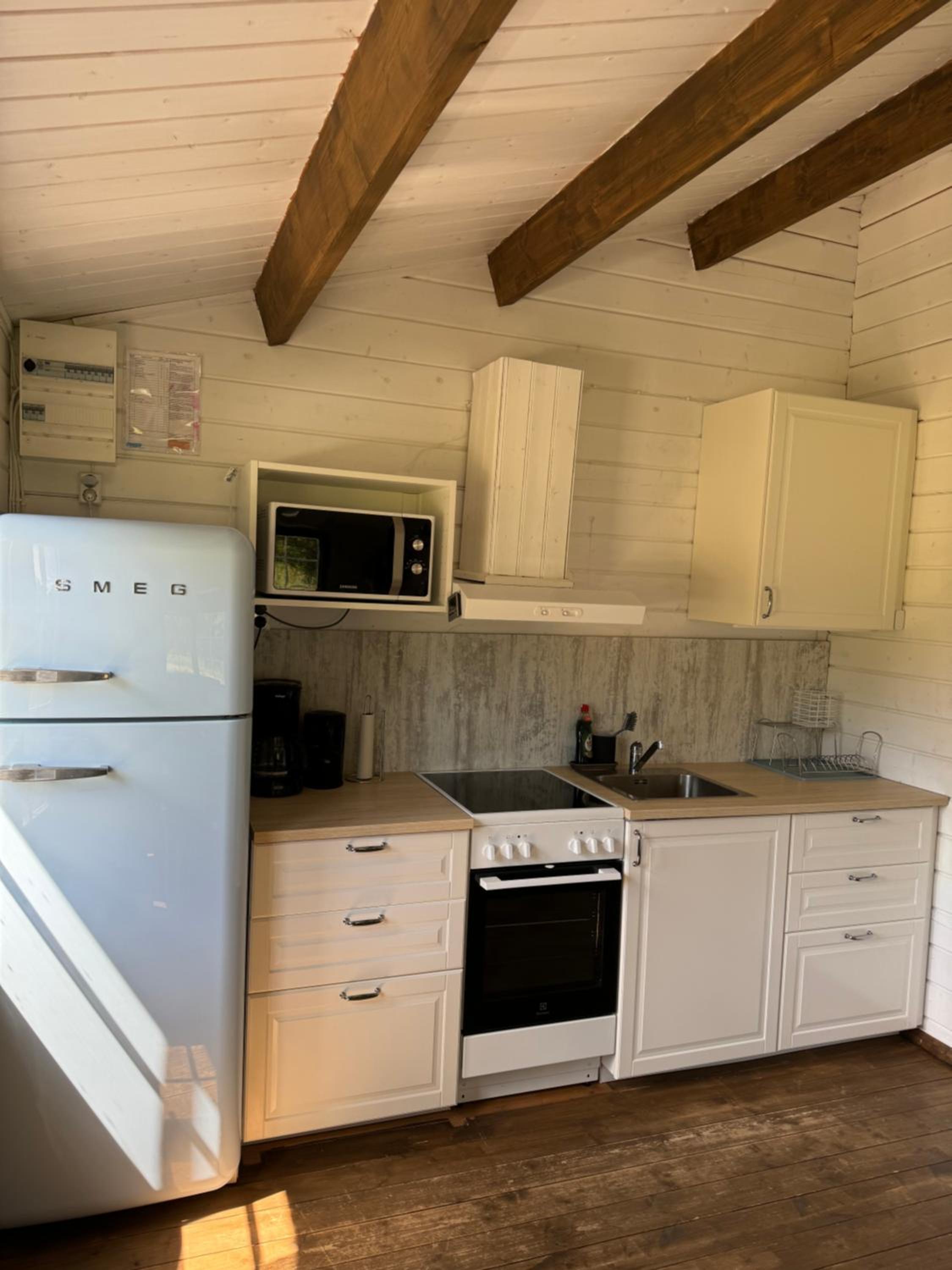 Cozy Cottage near lake view 3