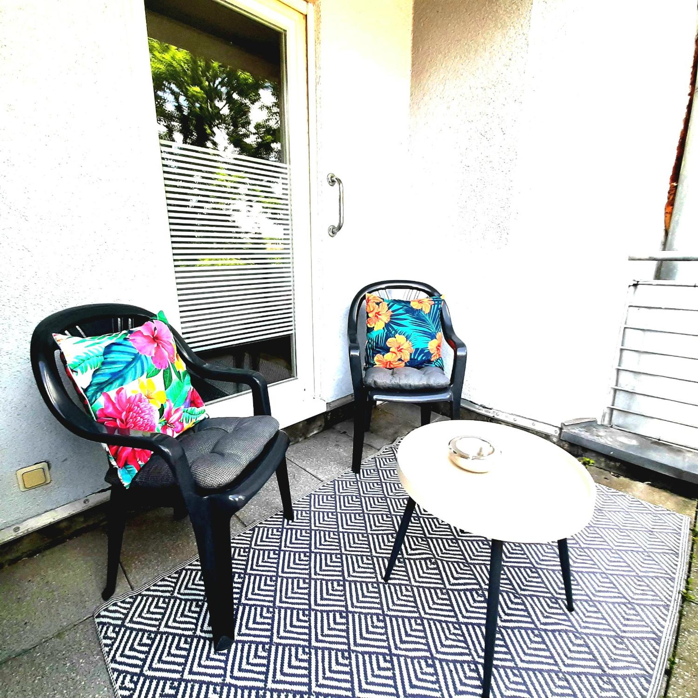 Gelbe Koffer - Family & Business Apartment in Neunkirchen - 2 SZ - bis 5 Pers - Parkplatz - Self-Check-in - Balkon