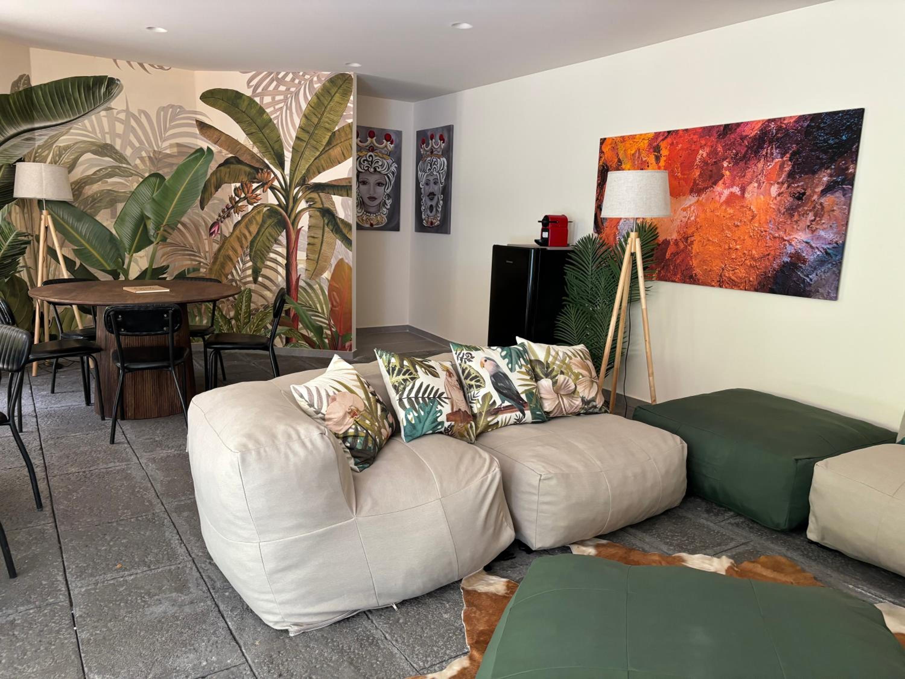 lounge