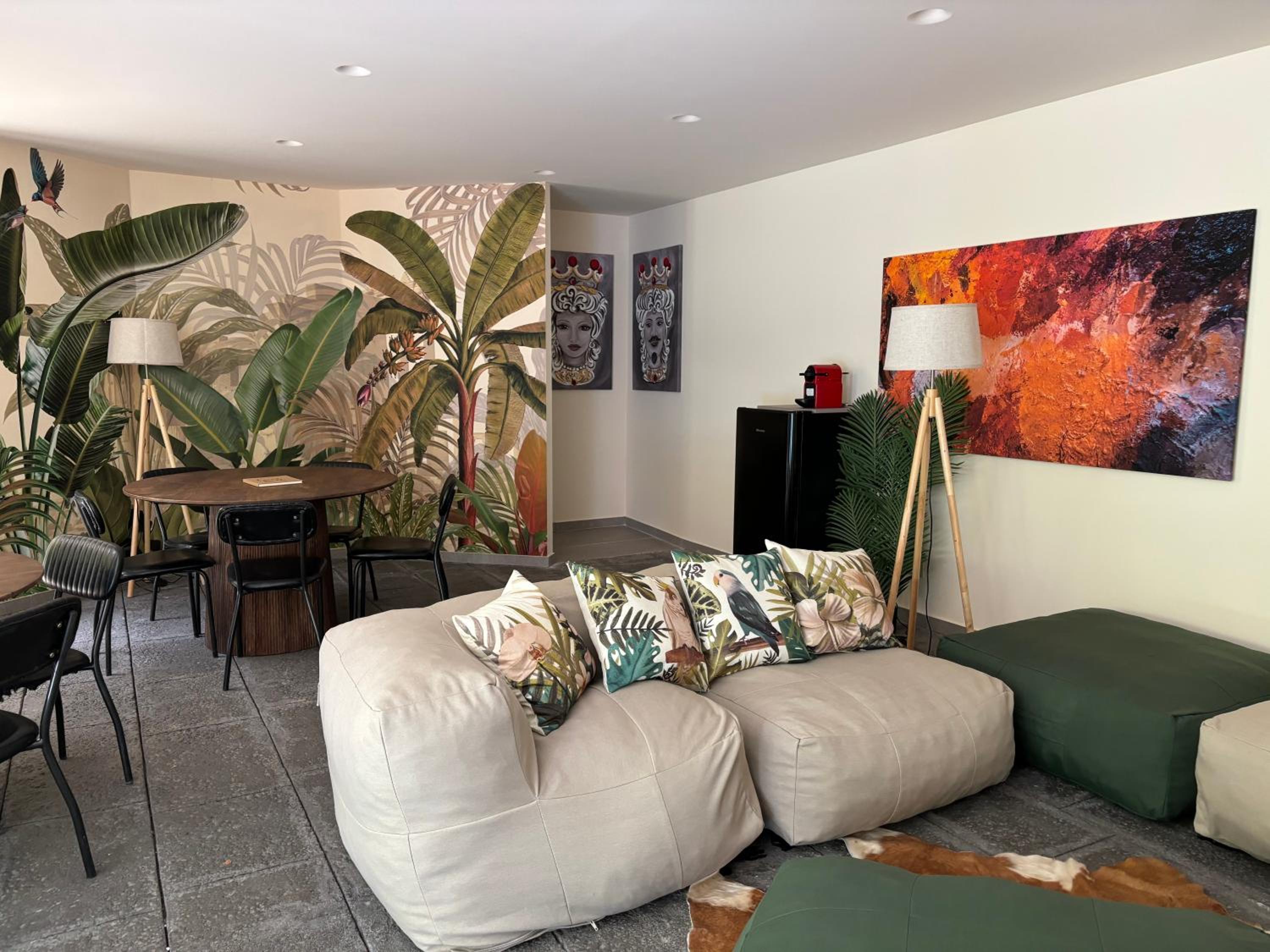 lounge