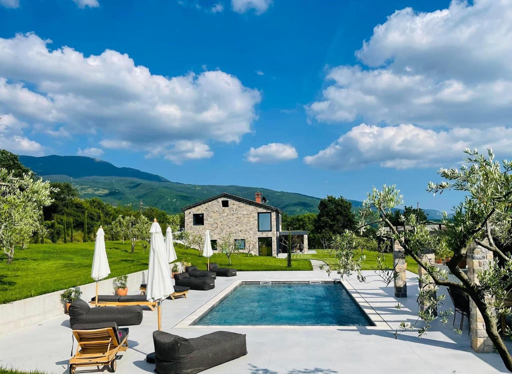 Villa Bagnoli view 2