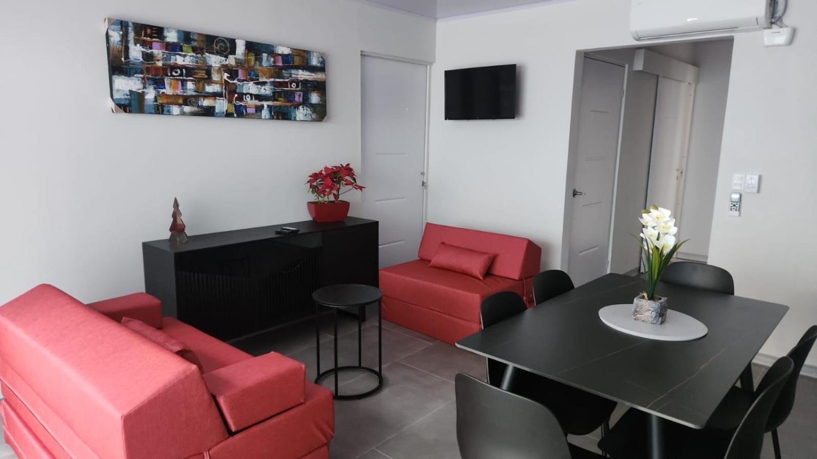 CASA MARIPOSA en Punta Leona a 500 metros de la playa FULL EQUIPADA Espacio y precio a tu medida Posibilidad de alquilar la casa entera, dos apartamentos a