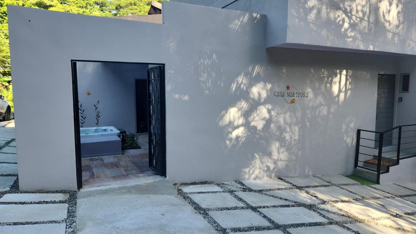 CASA MARIPOSA en Punta Leona a 500 metros de la playa FULL EQUIPADA Espacio y precio a tu medida Posibilidad de alquilar la casa entera, dos apartamentos a