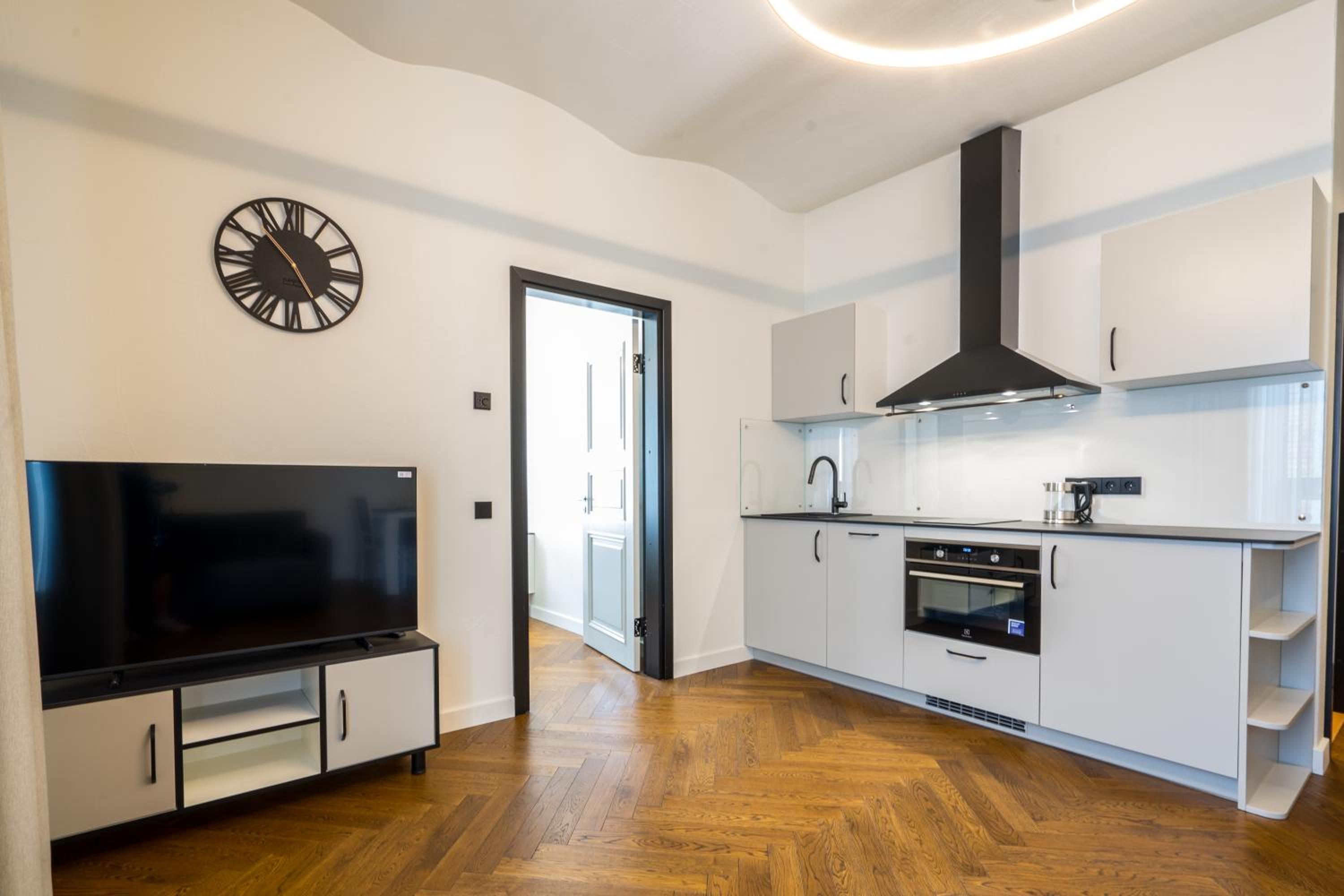 Elias Apartments