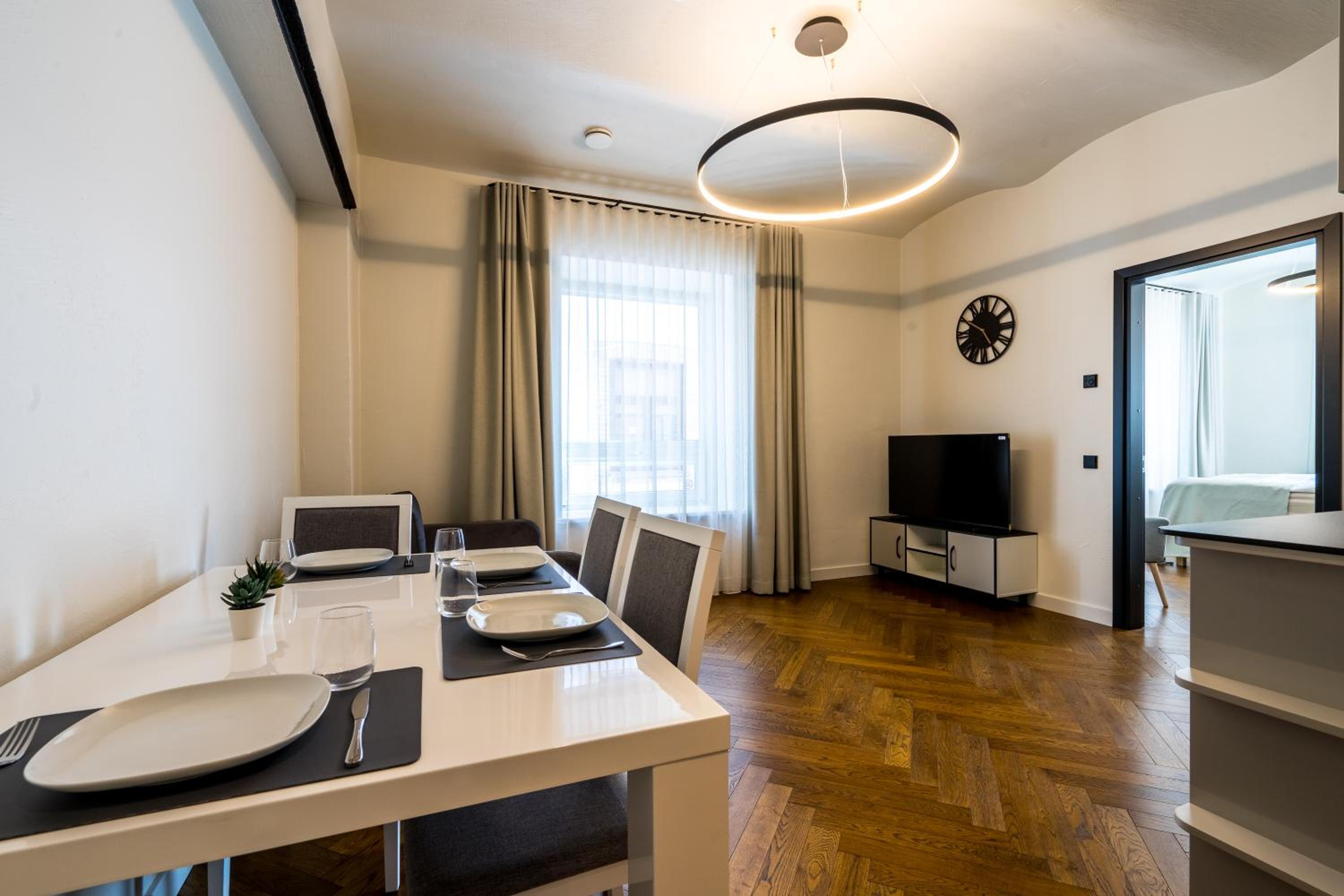 Elias Apartments