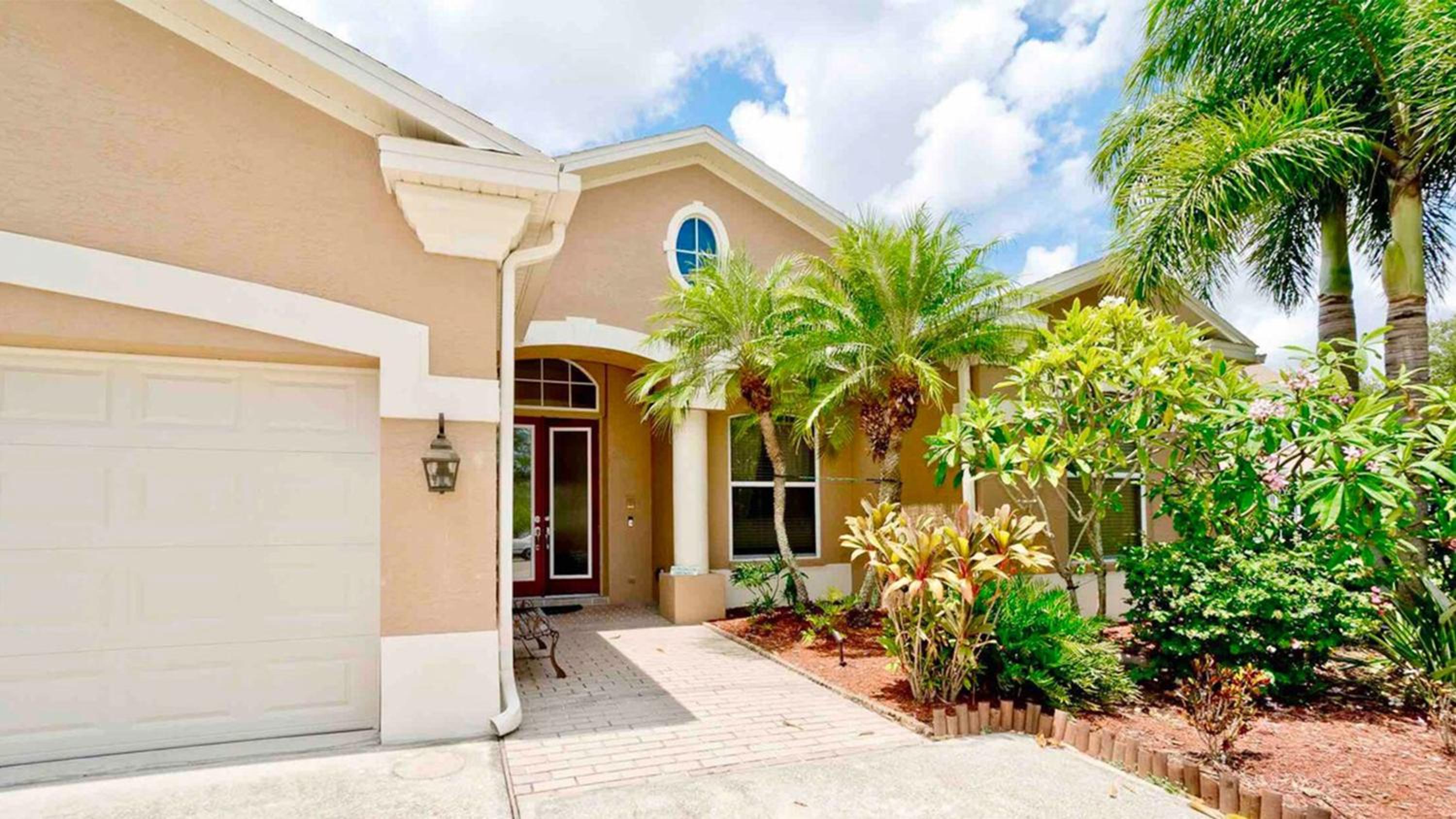 Hotel Serenity & Luxury: Waterfront Oasis w Private Pool - Image 1