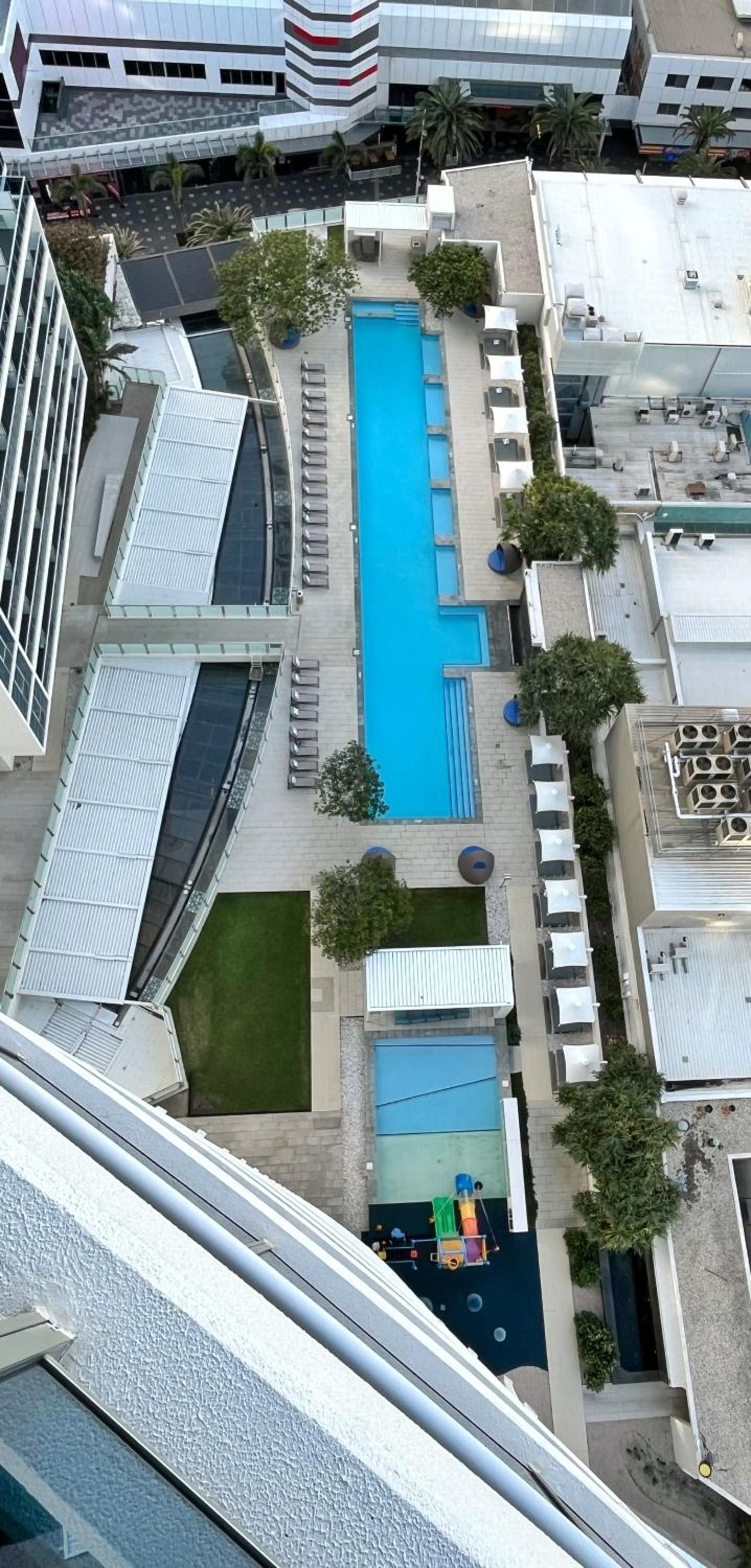 Spectacular 19th Floor Apartment in Heart of Surfers Paradise