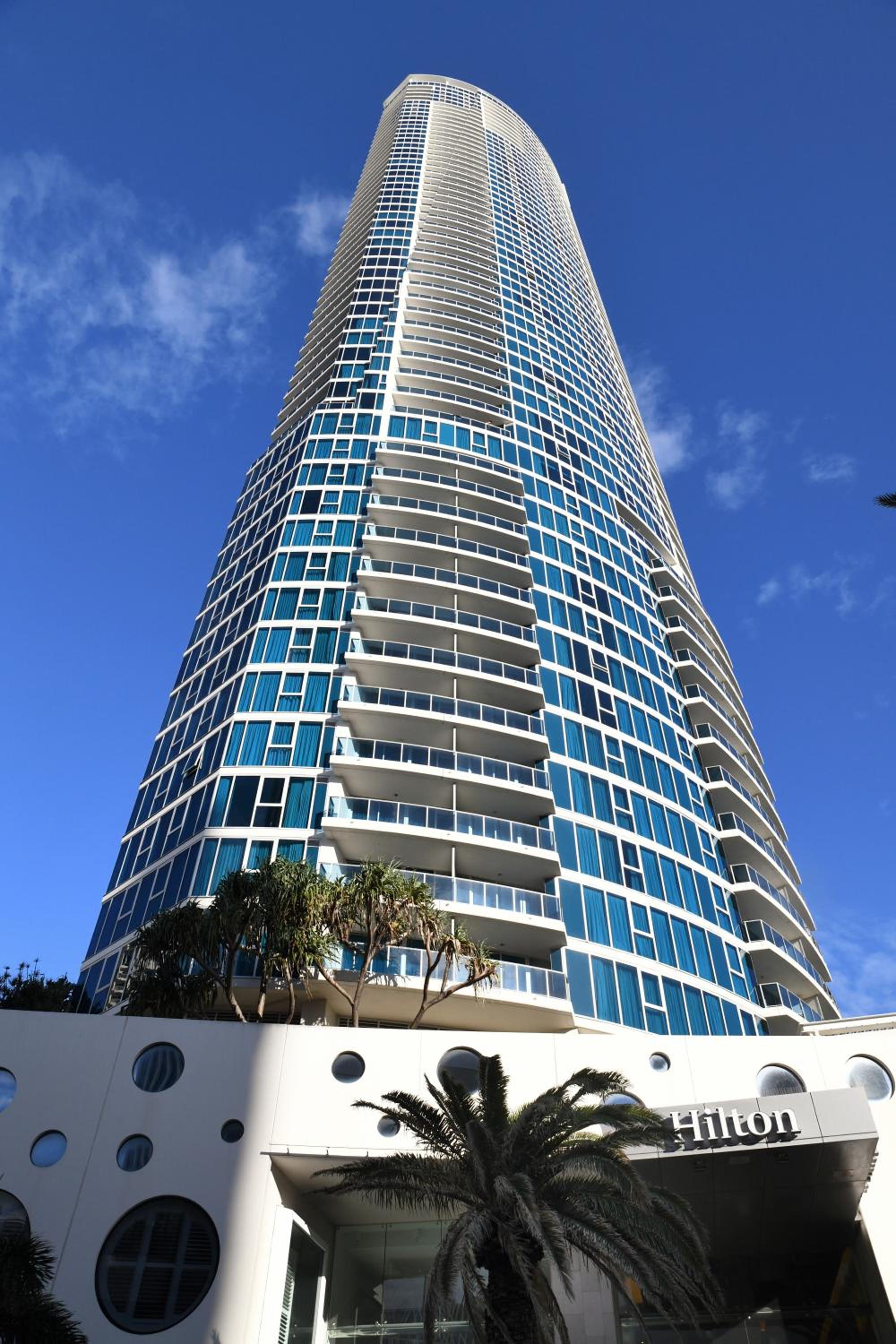 Hotel Spectacular 19th Floor Apartment in Heart of Surfers Paradise - Image 1