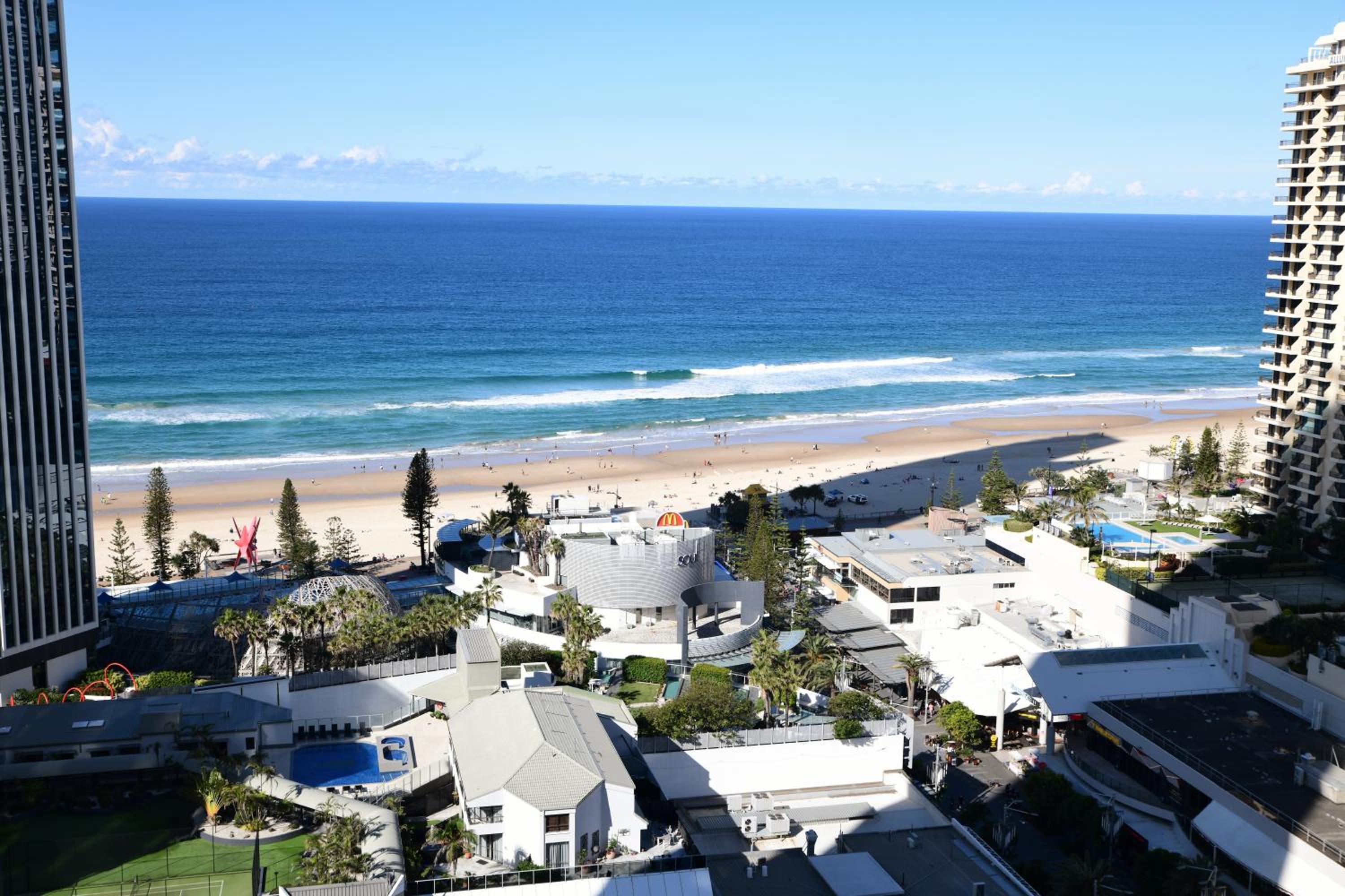 Spectacular 19th Floor Apartment in Heart of Surfers Paradise