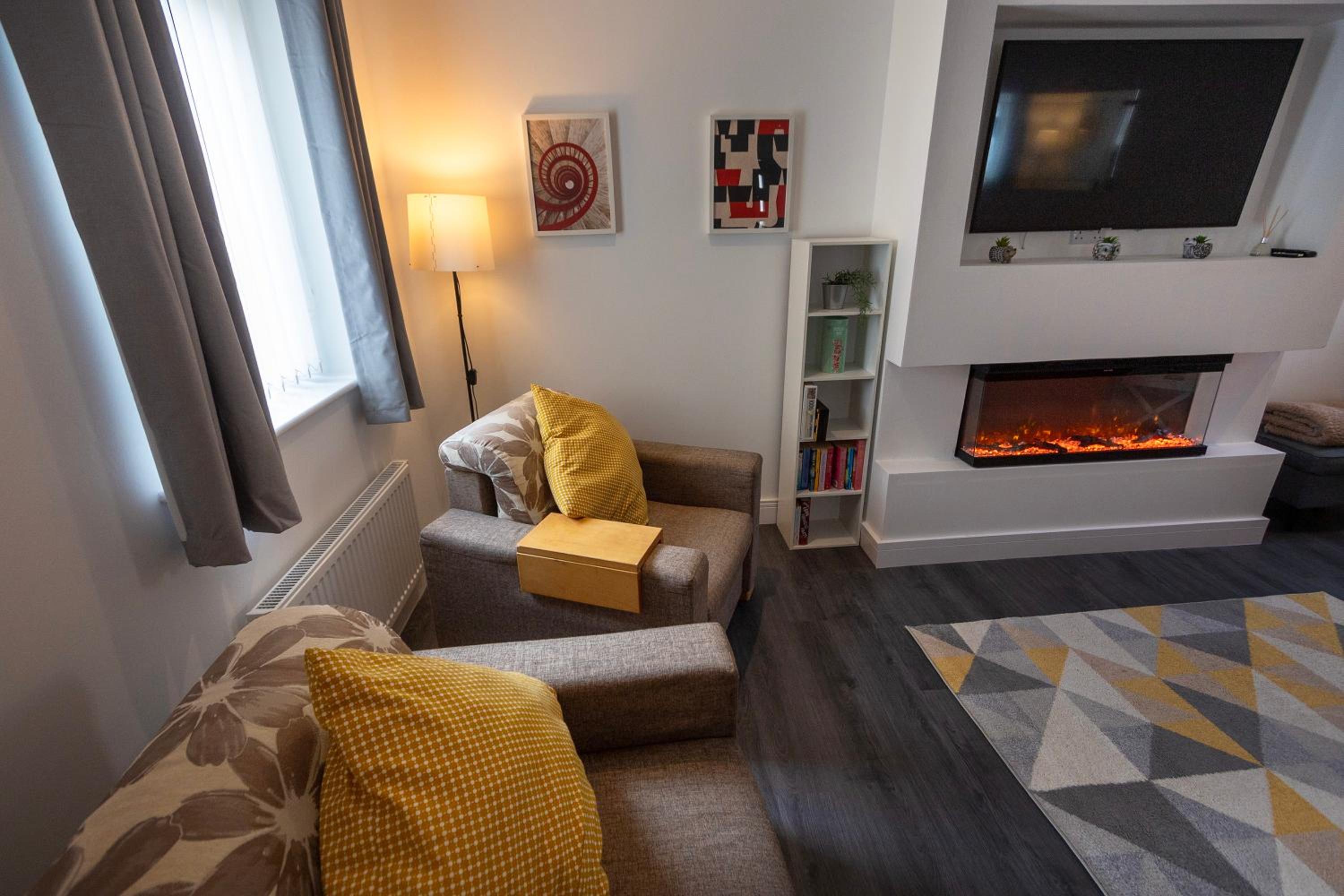 Hampton 3-bedroom Relaxing Escape with Parking view 5