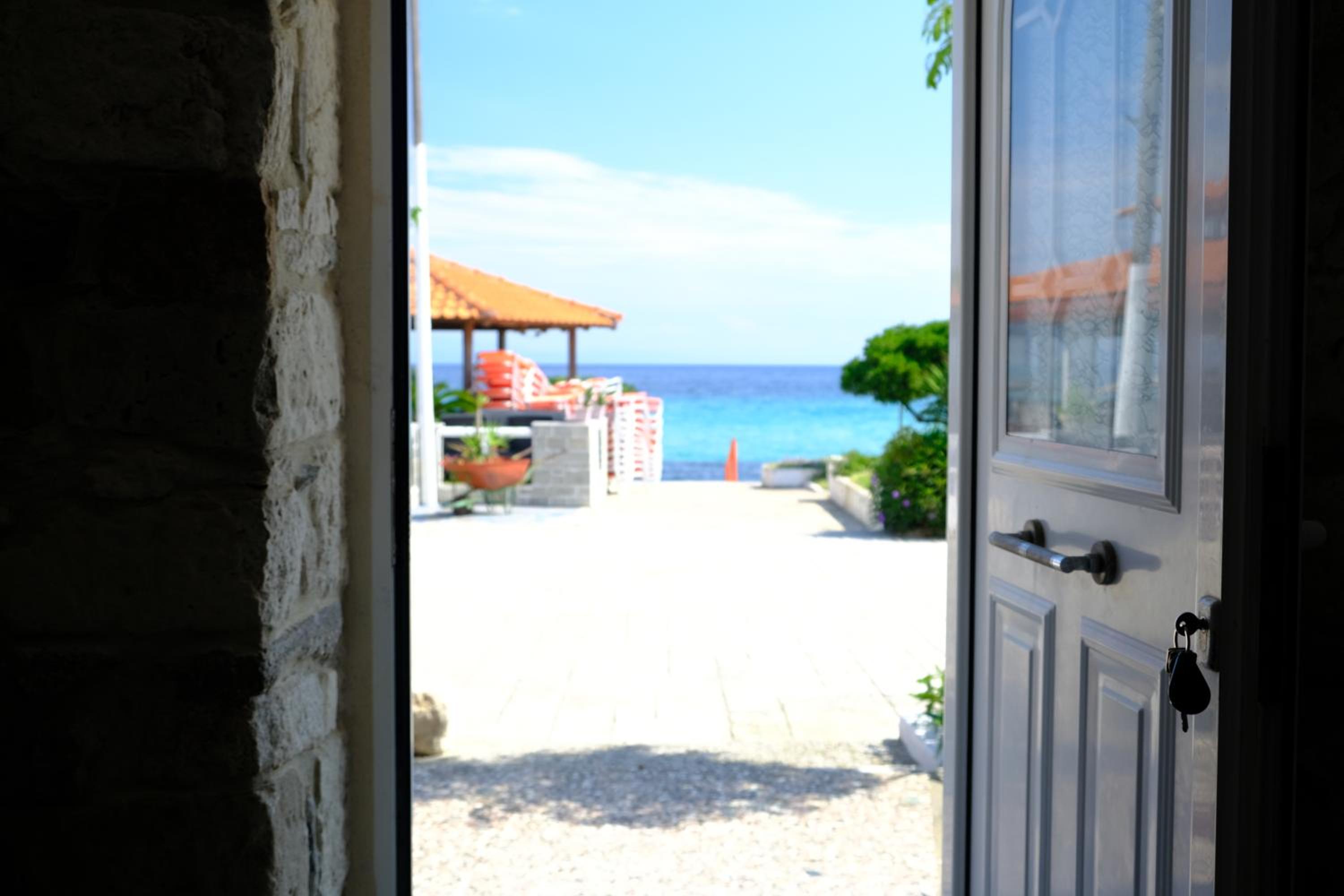 MangoSeaview Home