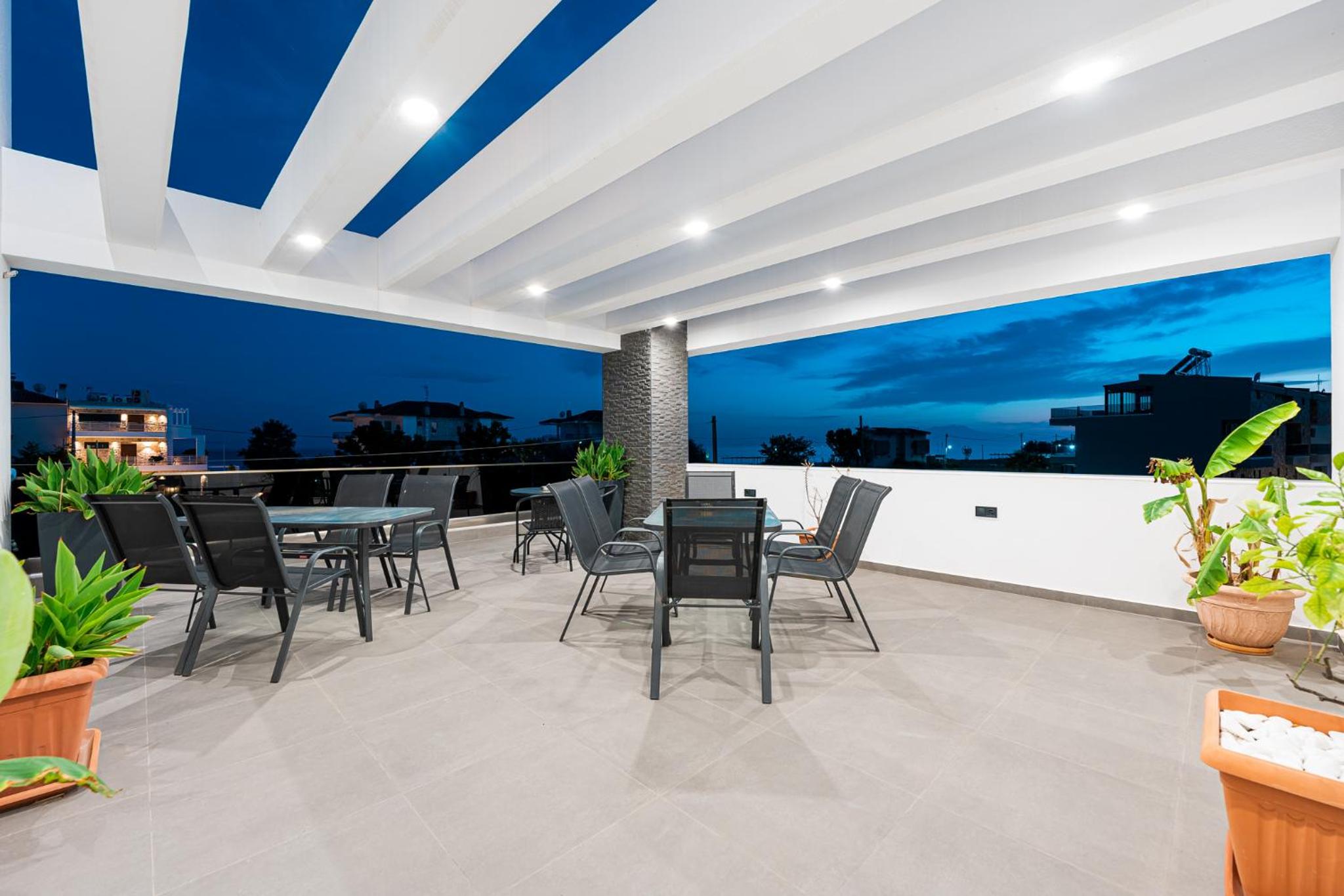 Grand Wave Luxury Suites view 3